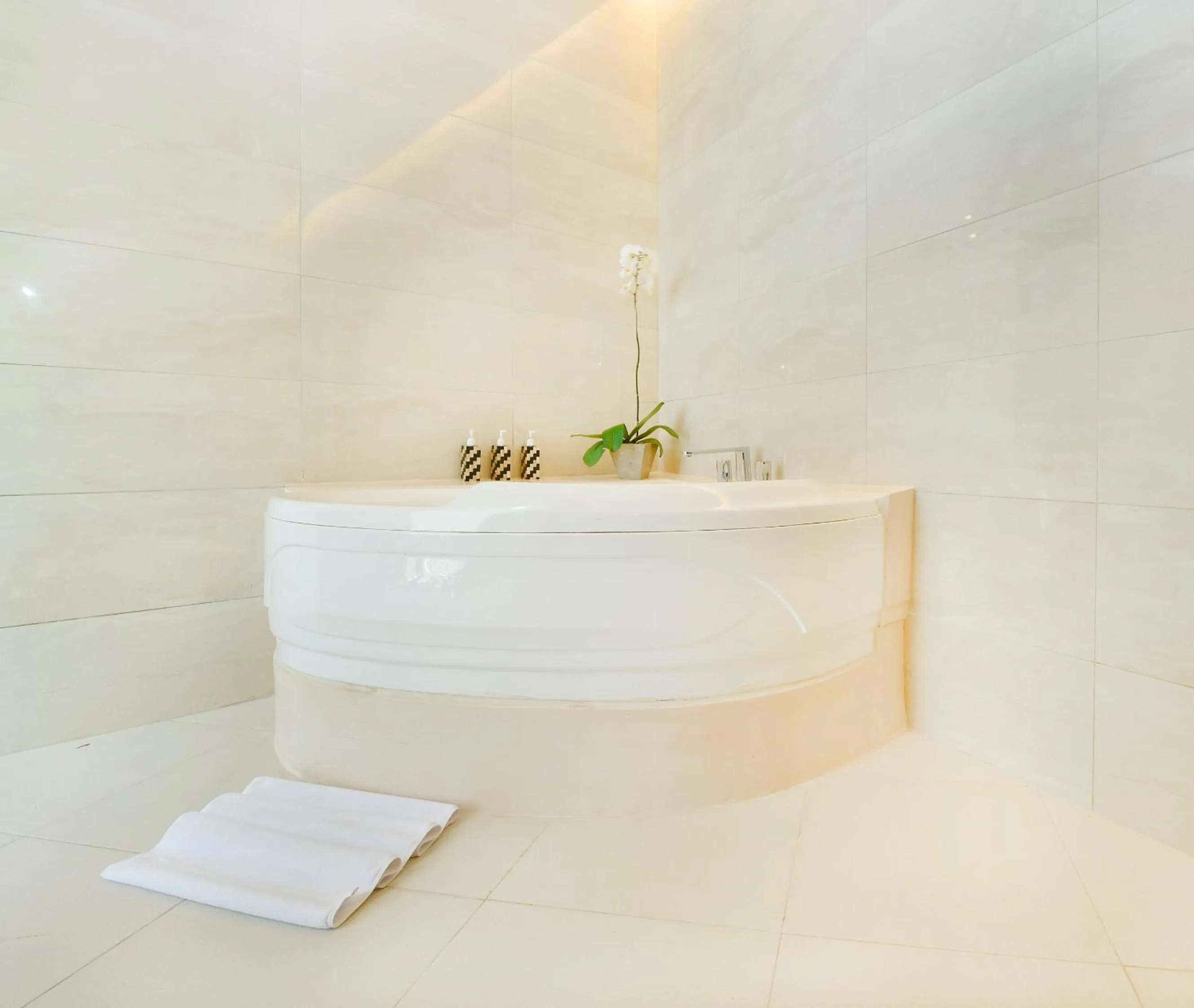 Hot Tub in La Paradis Villa