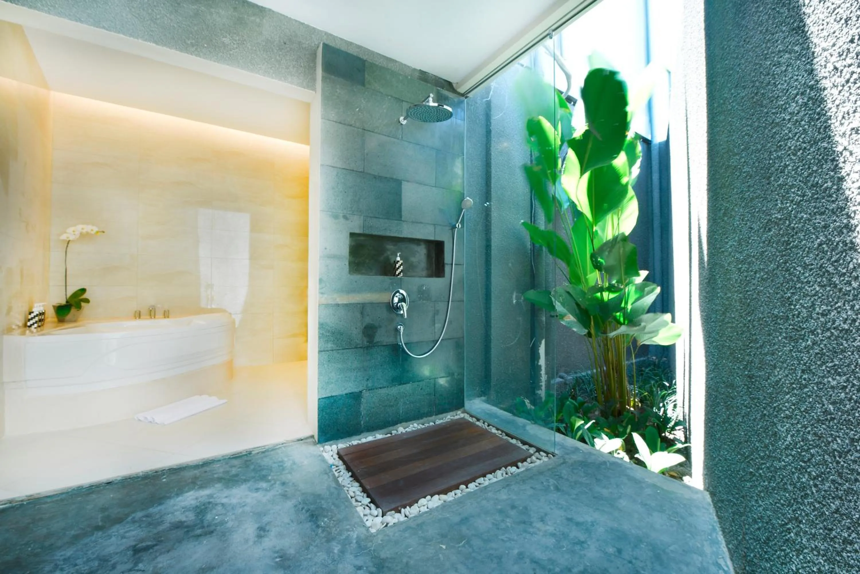 Shower in La Paradis Villa