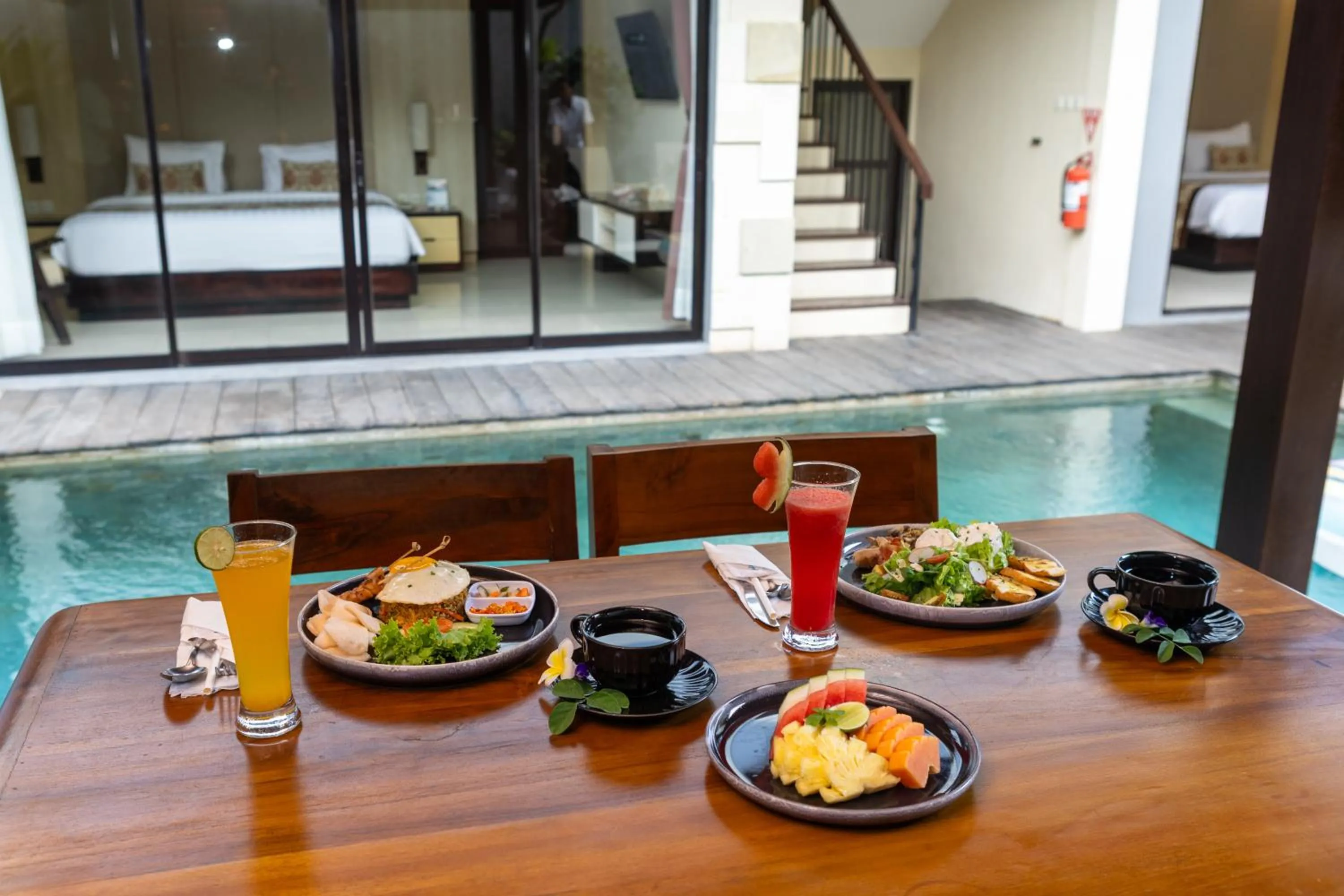 Breakfast in La Paradis Villa