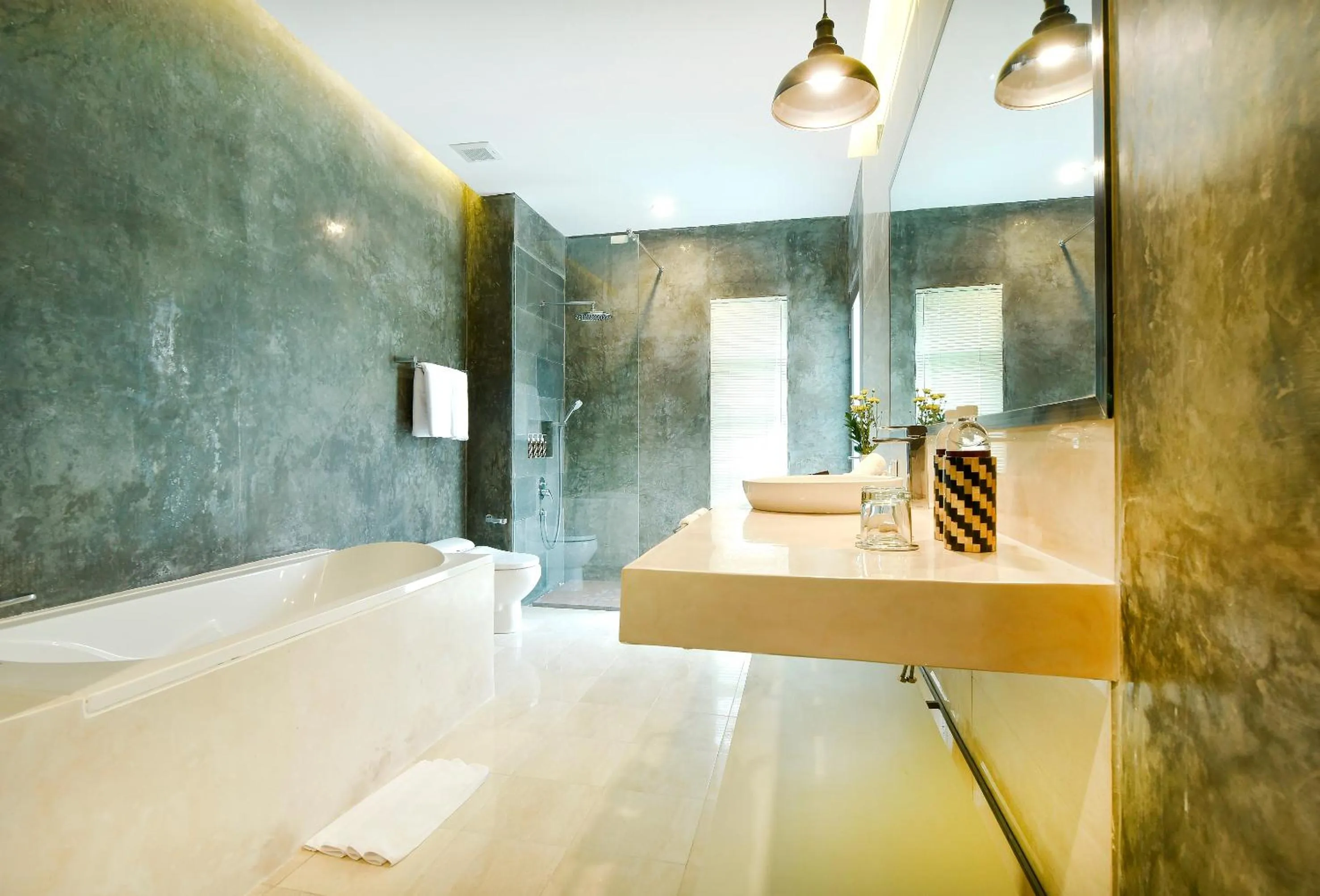 Shower, Bed in La Paradis Villa