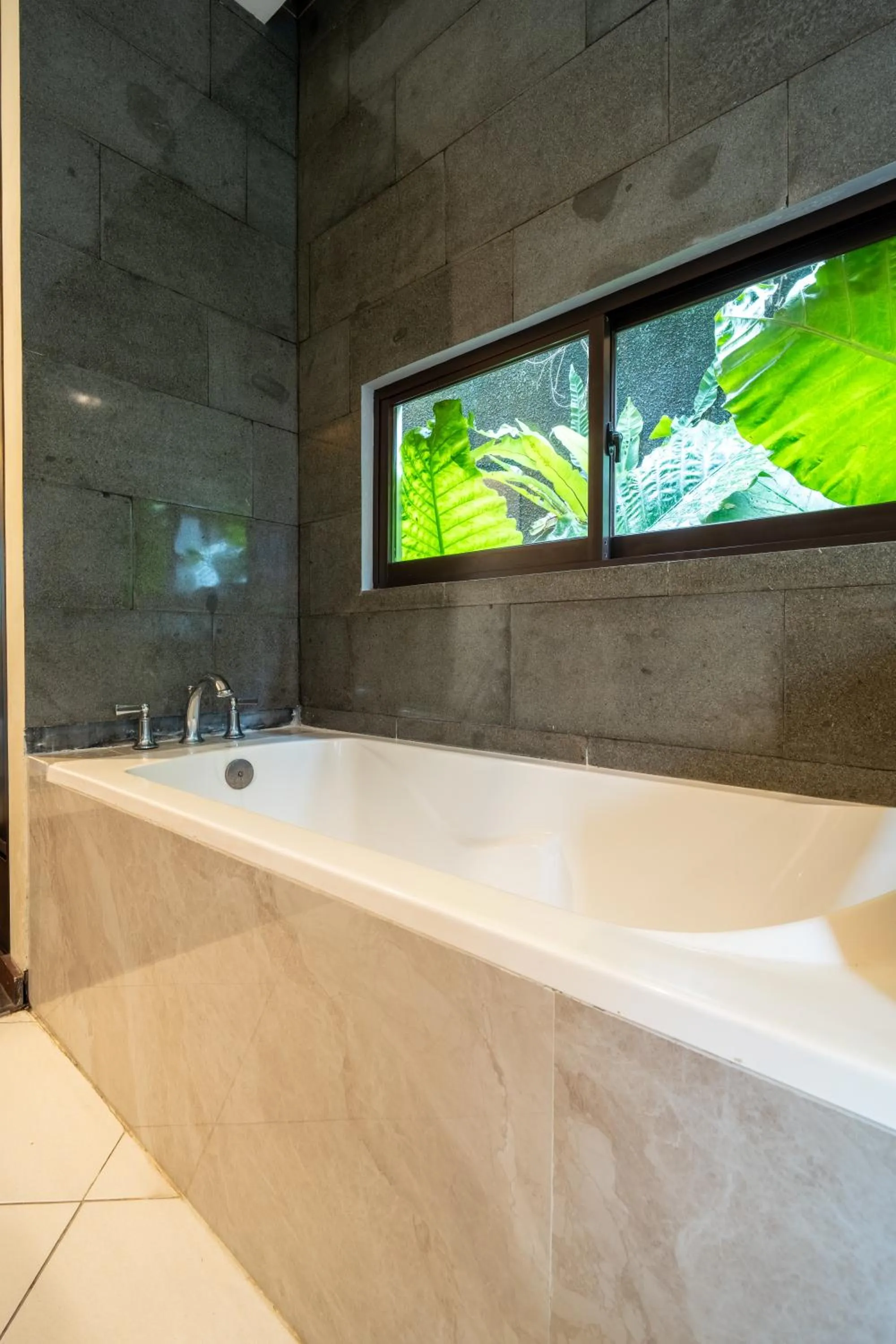 Bath in La Paradis Villa