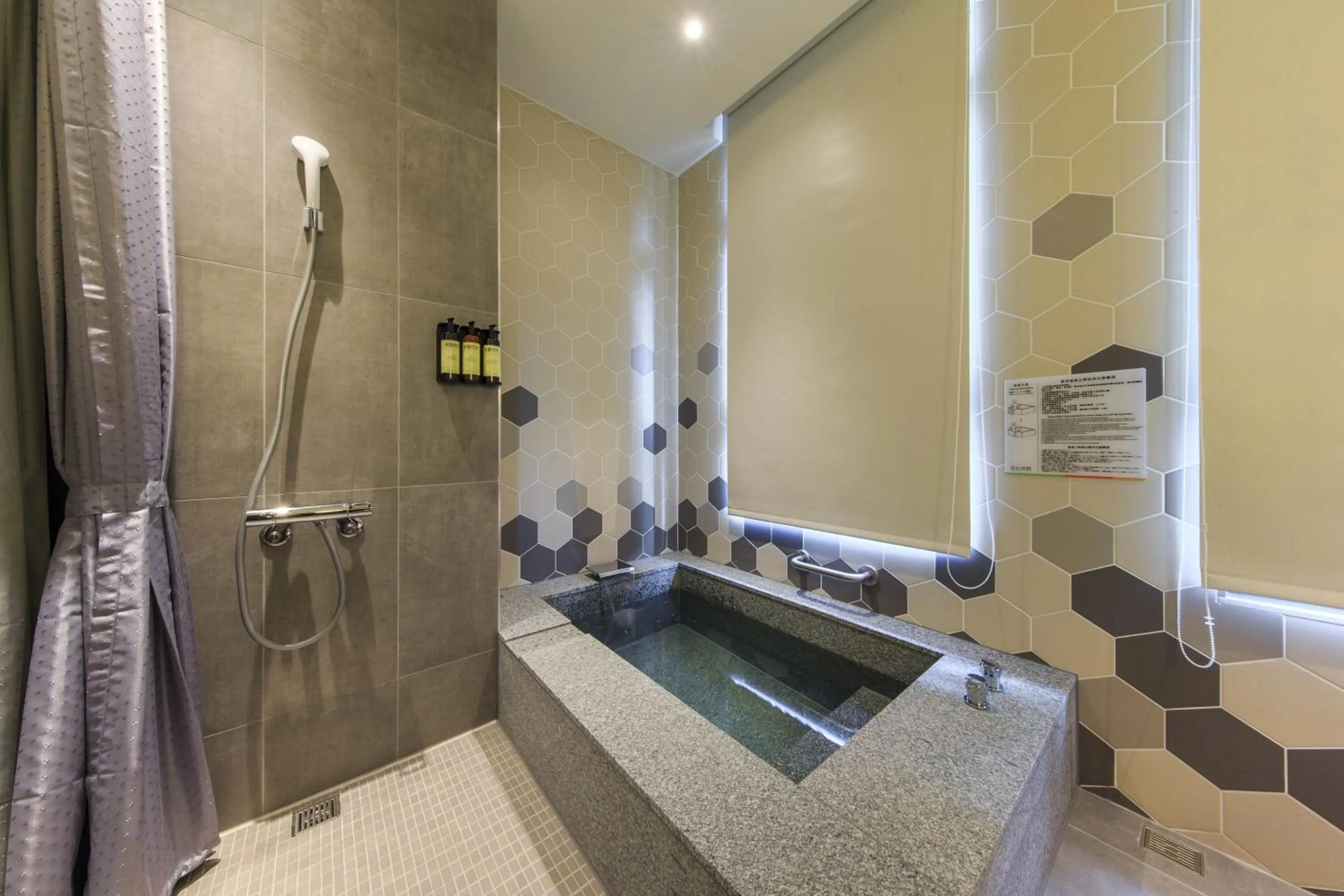 Hot Tub in HOTEL PIN Jiaoxi