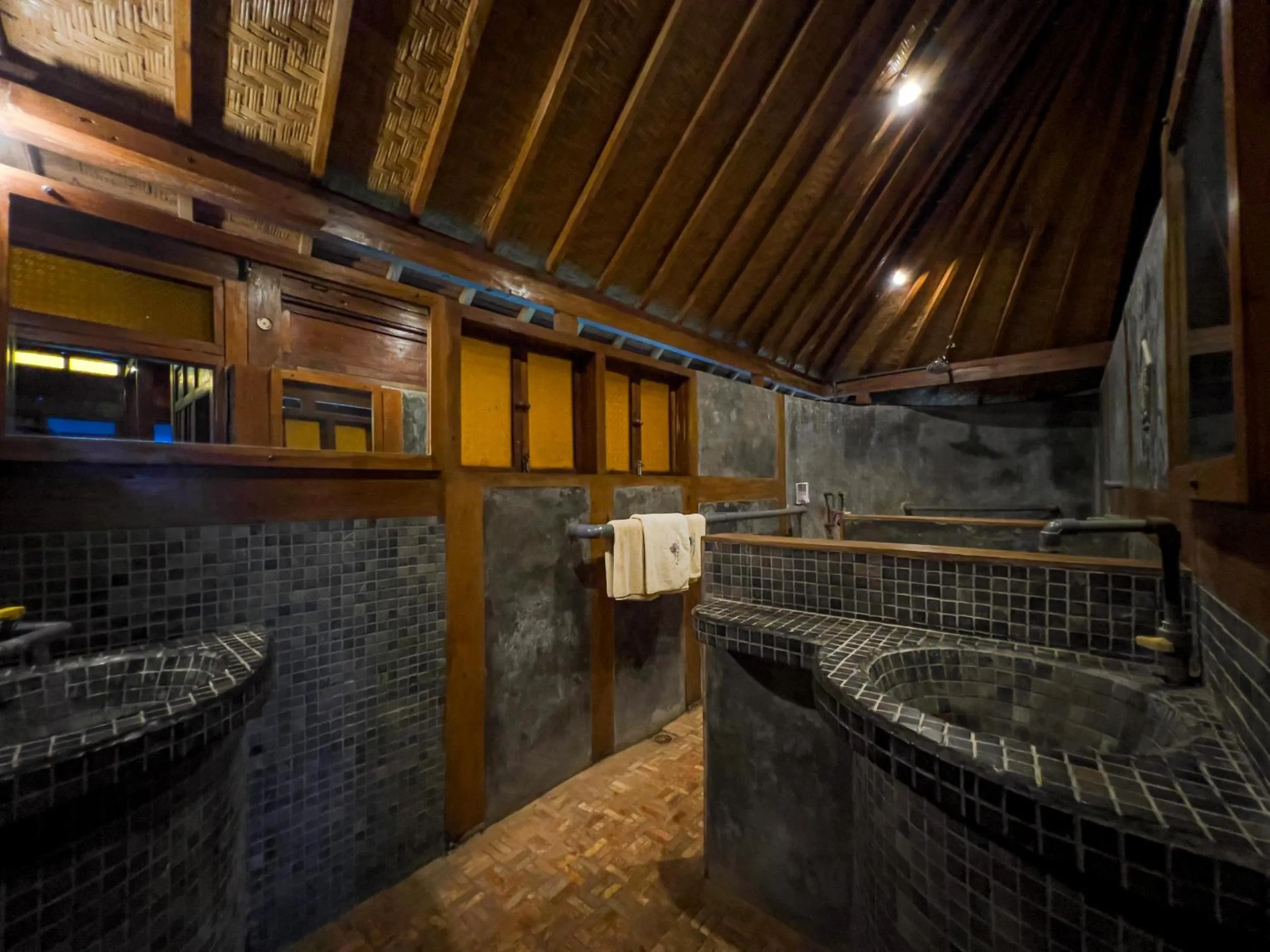 Bathroom in Pondok Pitaya Balian Hotel