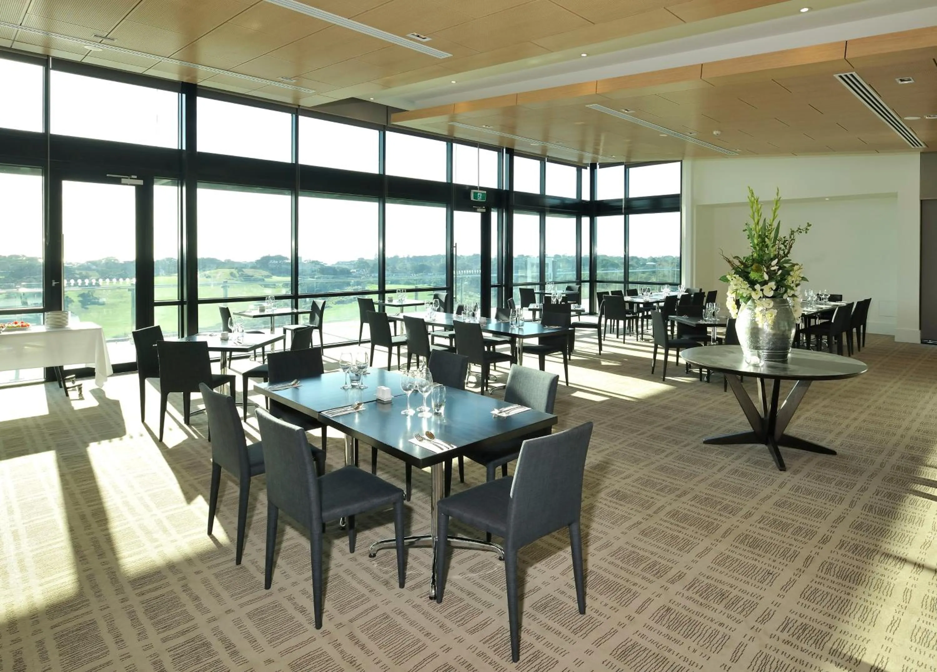 Restaurant/places to eat in Mercure Portsea & Portsea Golf Club