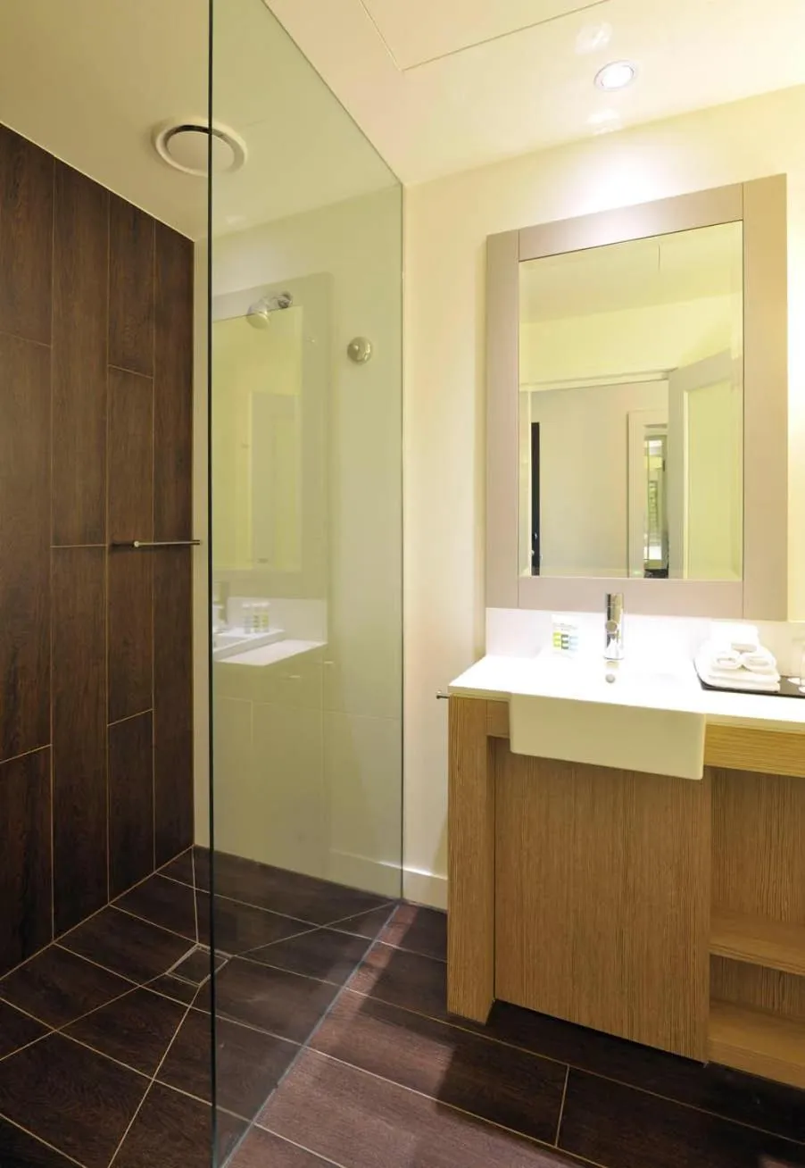 Shower in Mercure Portsea & Portsea Golf Club