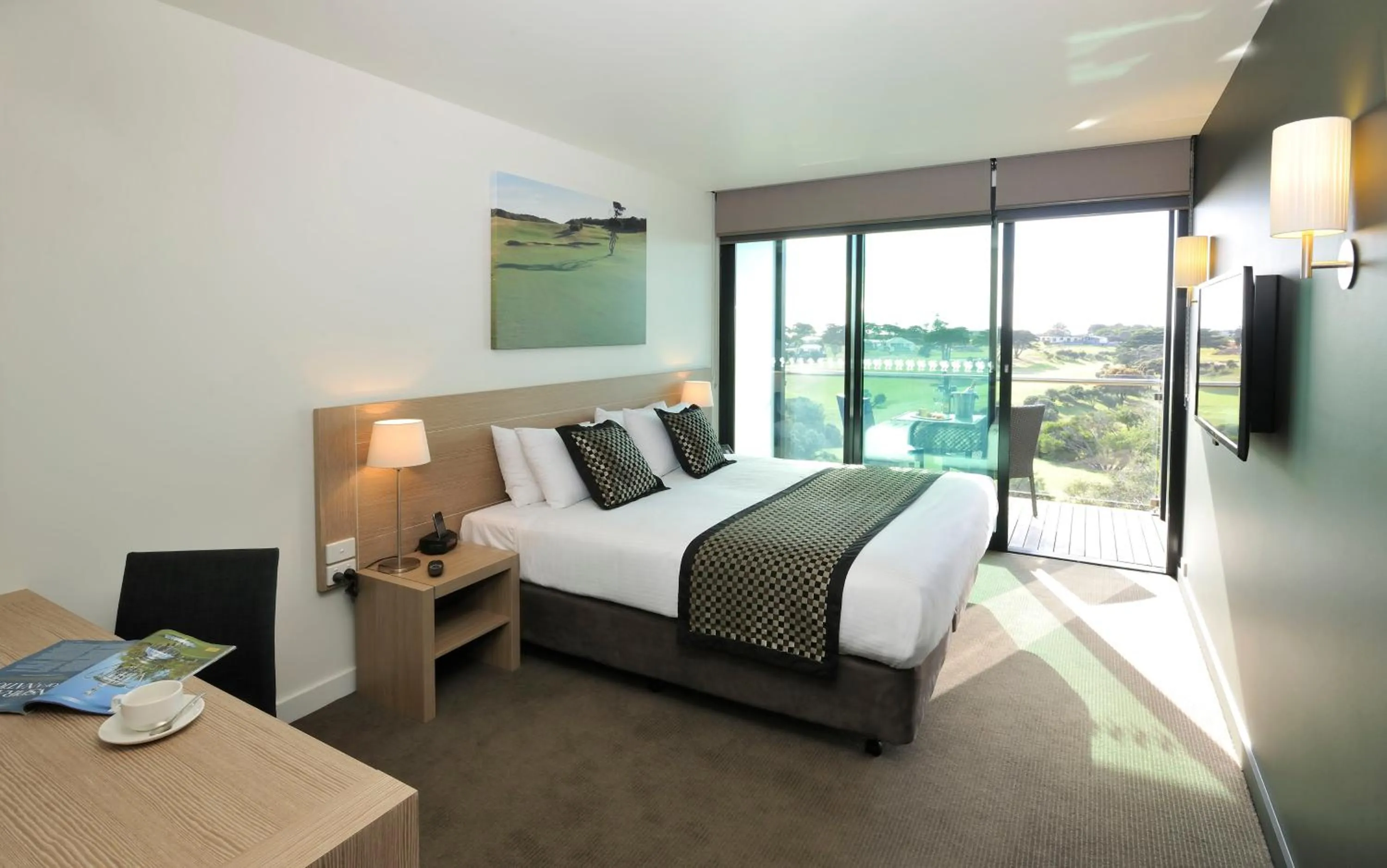 Bed in Mercure Portsea & Portsea Golf Club