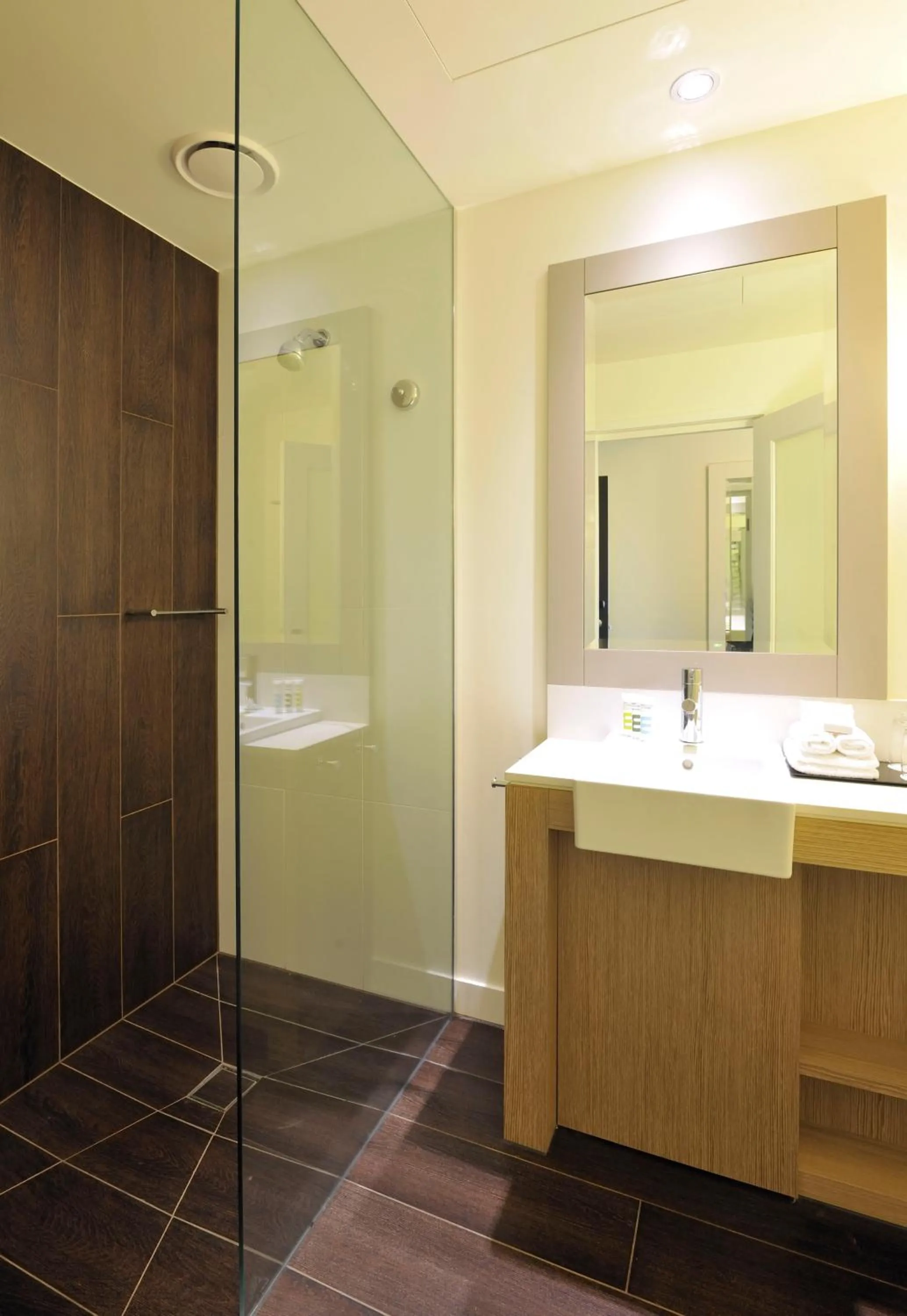 Shower in Mercure Portsea & Portsea Golf Club