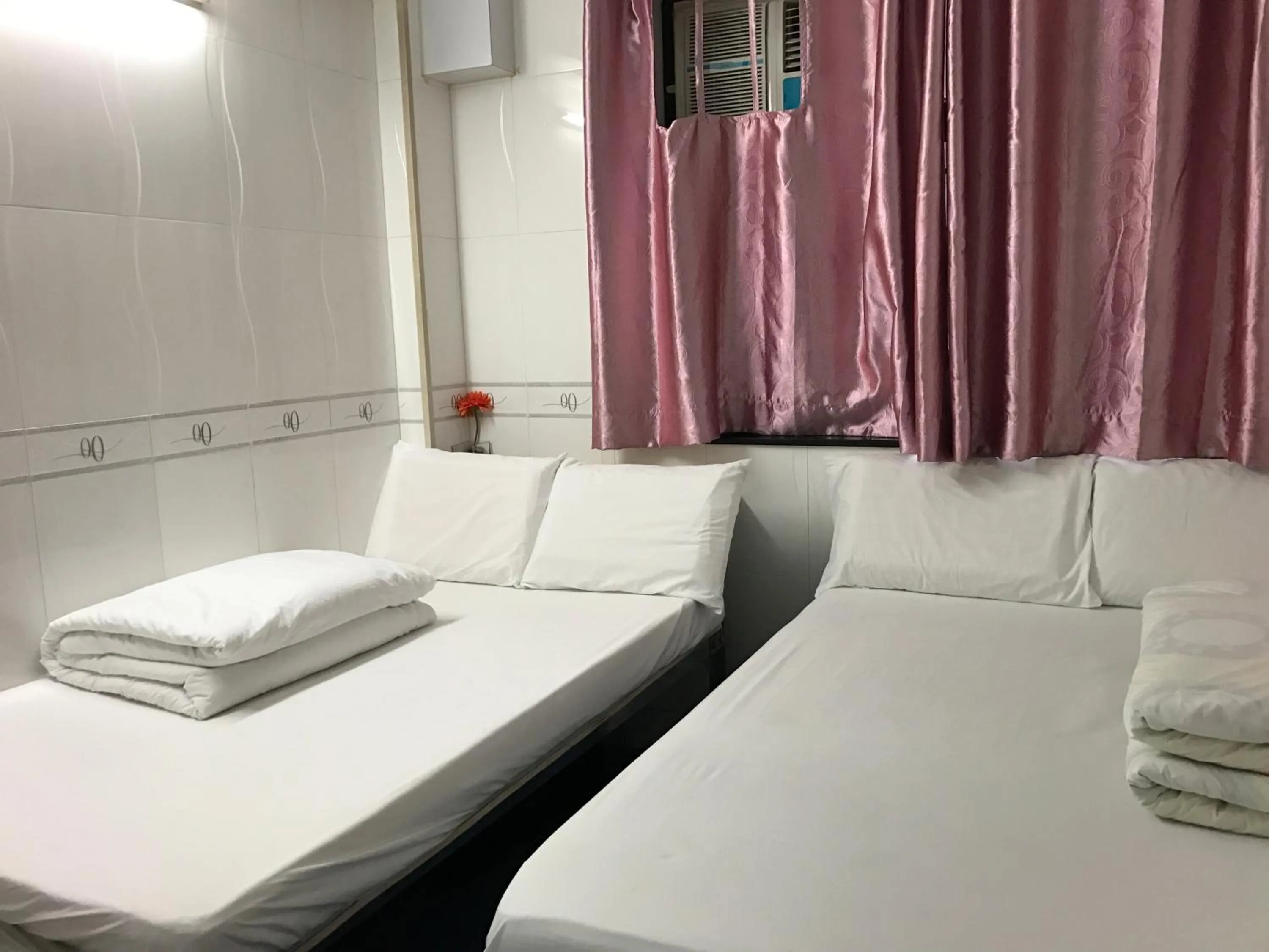 Photo of the whole room, Bed in Beverly Guest House
