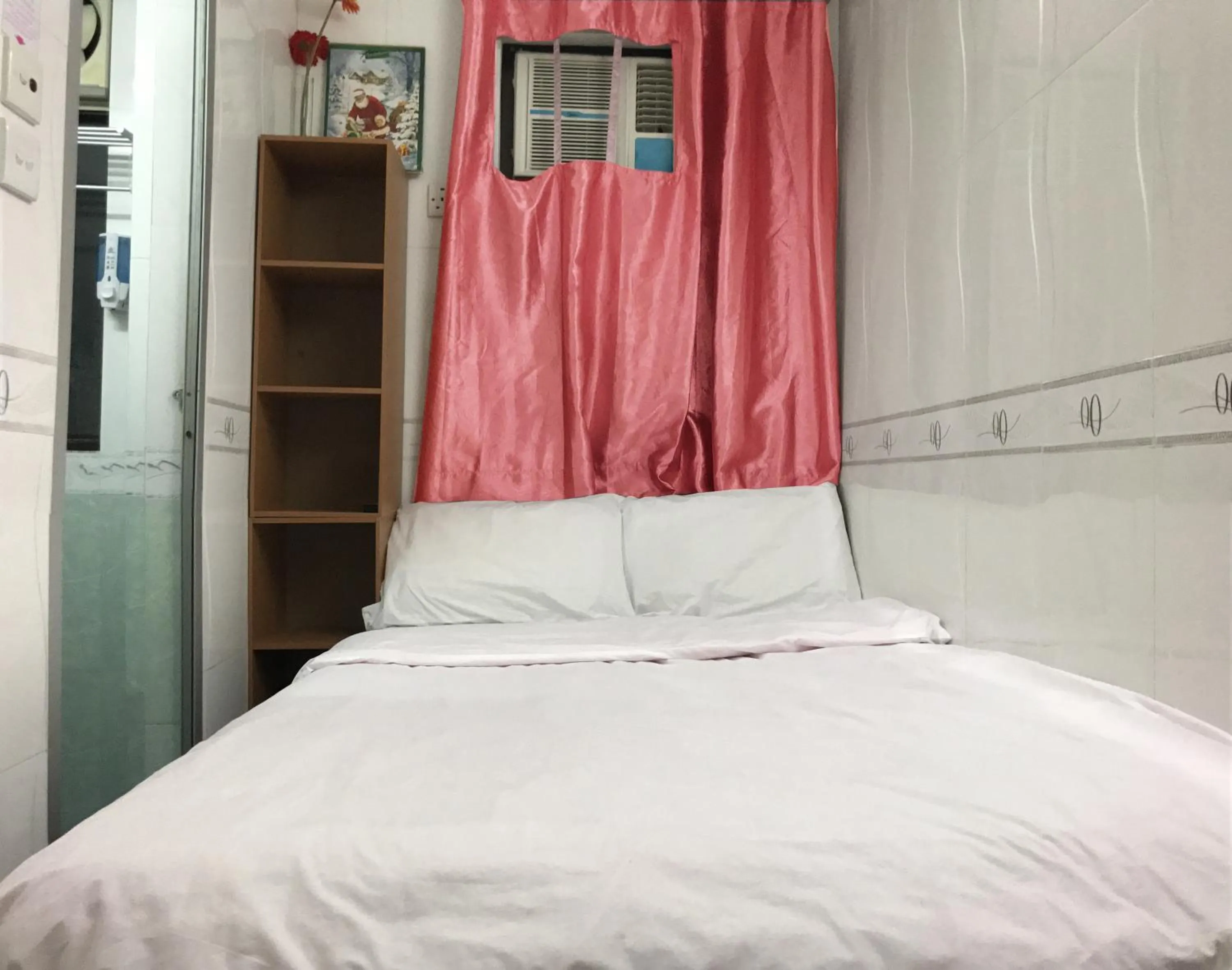 Photo of the whole room, Bed in Beverly Guest House