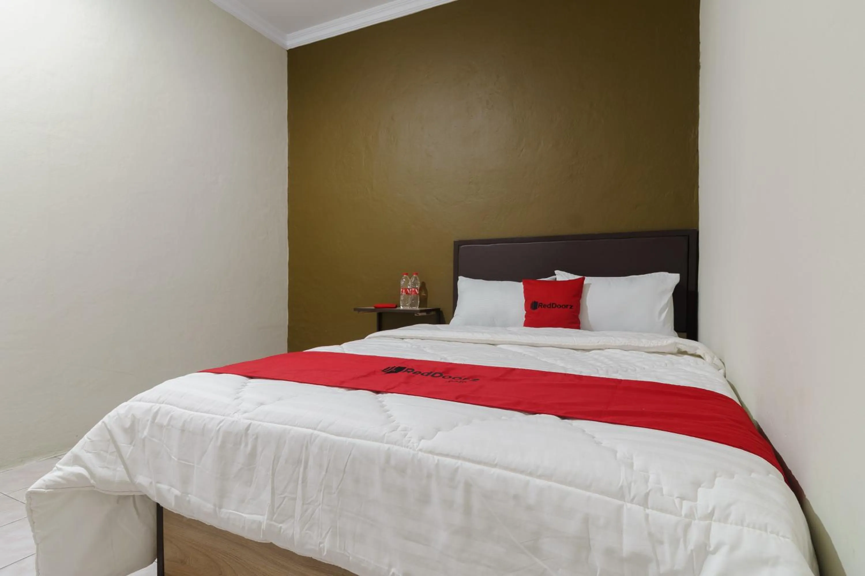 Bedroom, Bed in RedDoorz near Cikampek Mall Karawang
