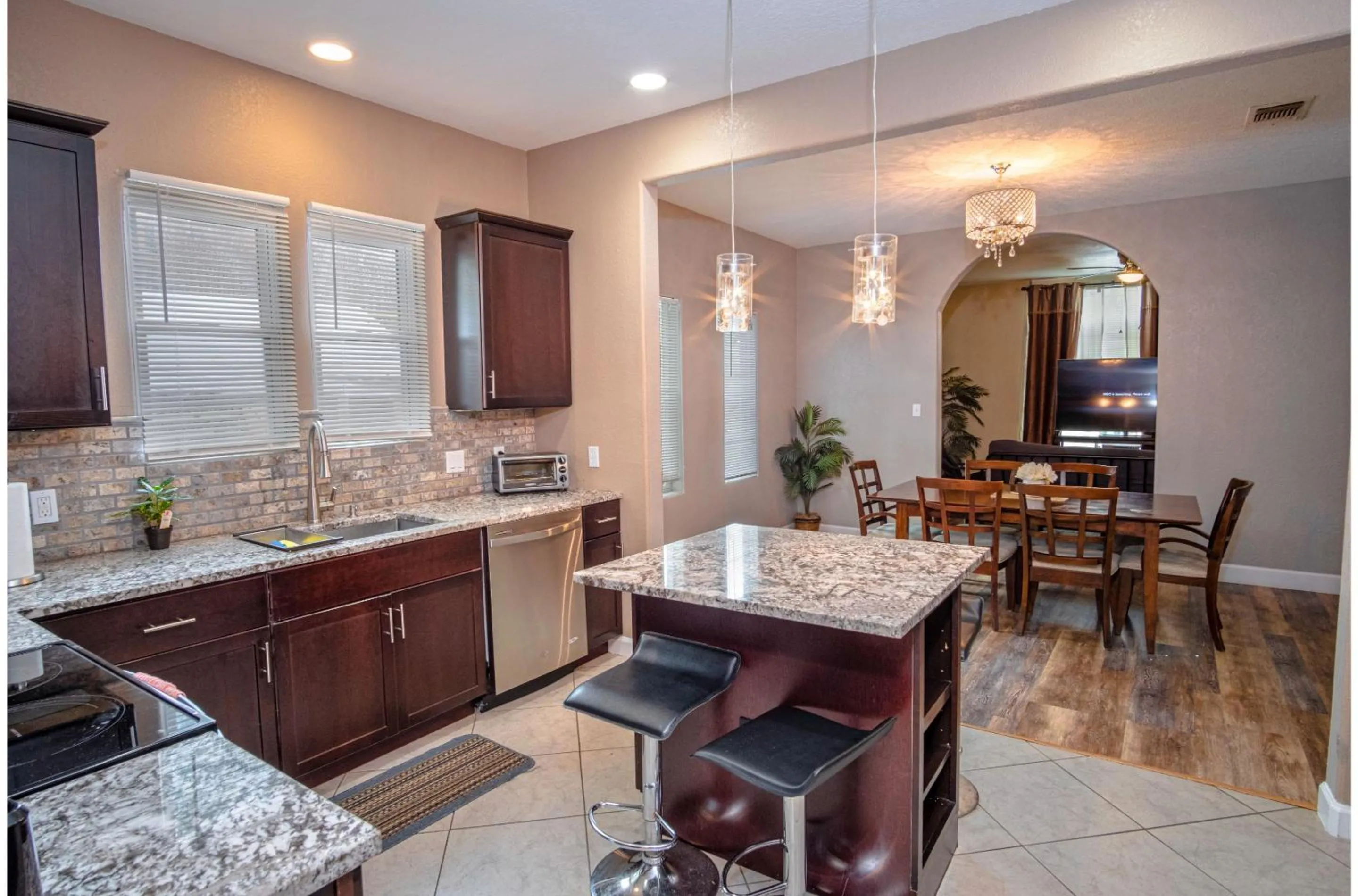 Kitchen or kitchenette in Florida St Nice Remodeled 3BR/2BA Near Downtown