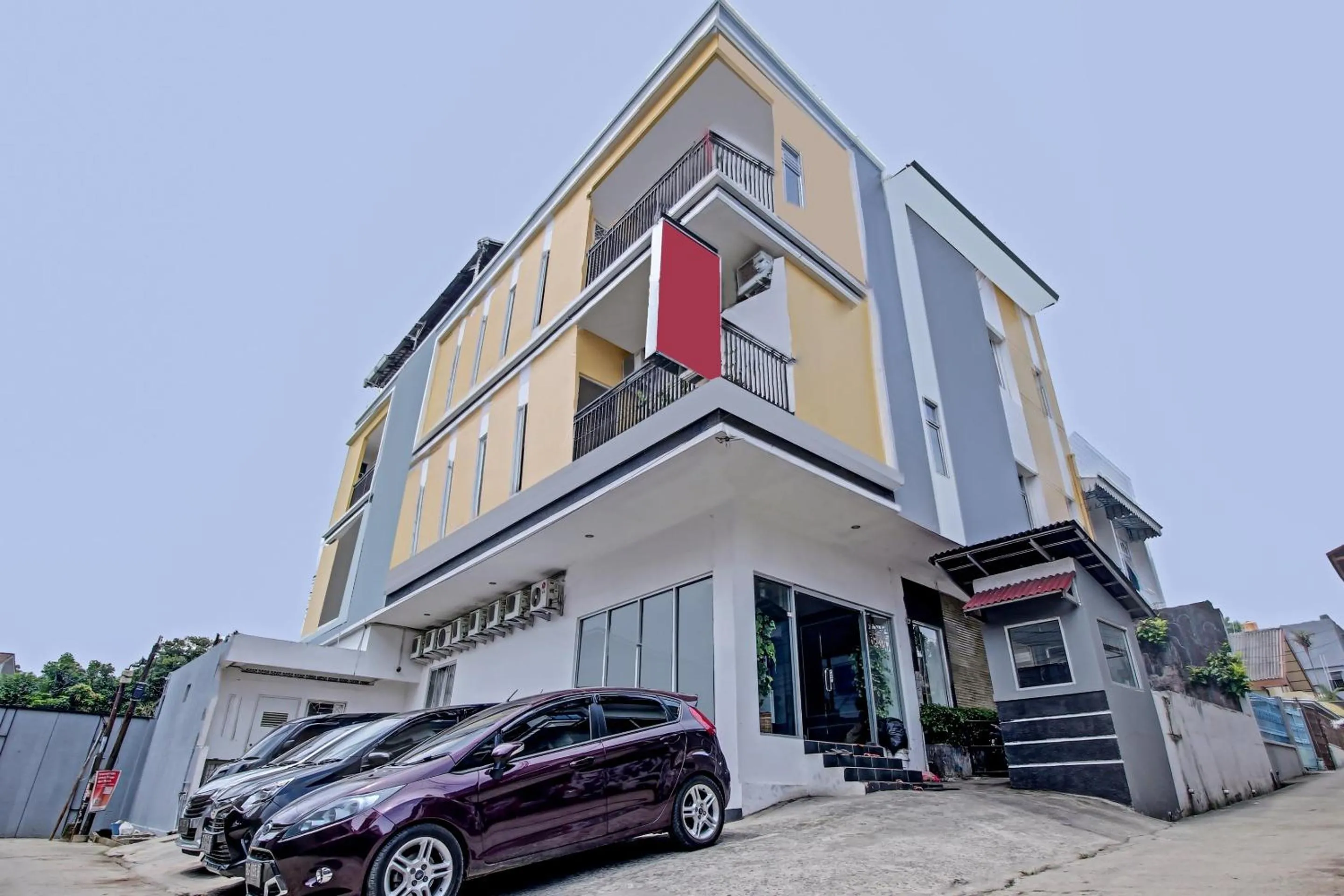 Facade/entrance in OYO 90412 My Kost