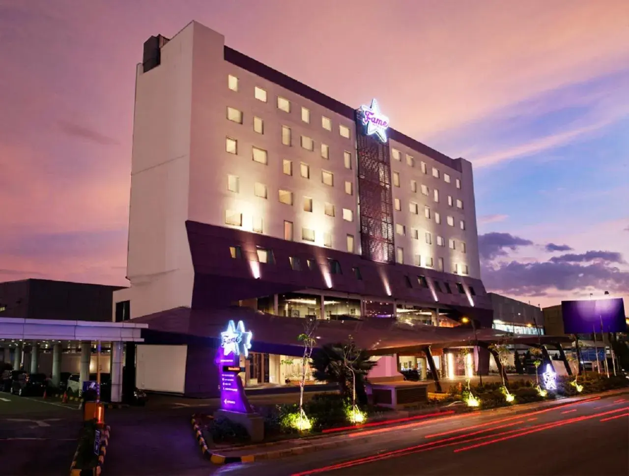 Facade/entrance in Fame Hotel Gading Serpong Facade/entrance in Fame Hotel Gading Serpong