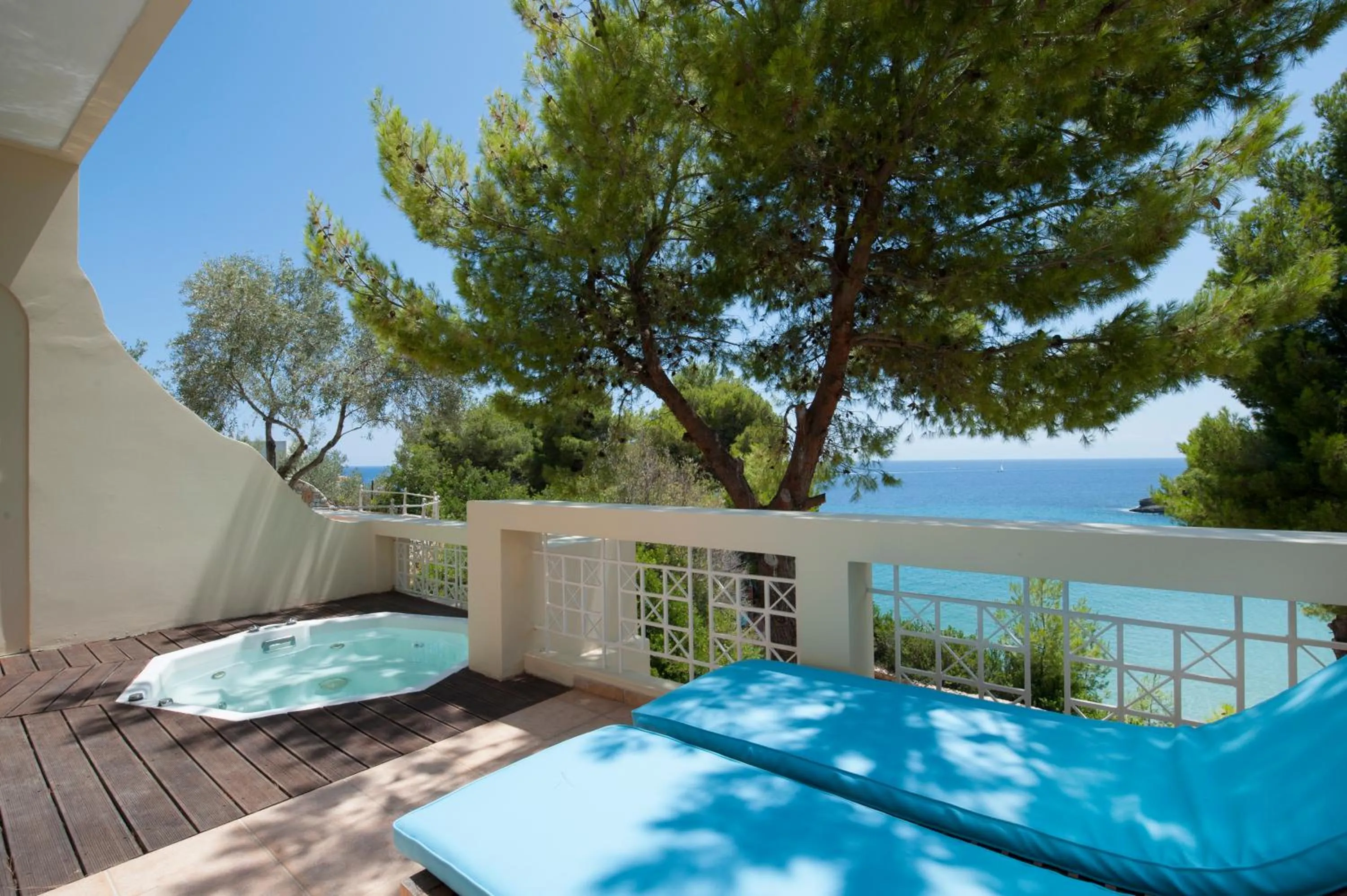 Day in Alonissos Beach Bungalows And Suites Hotel
