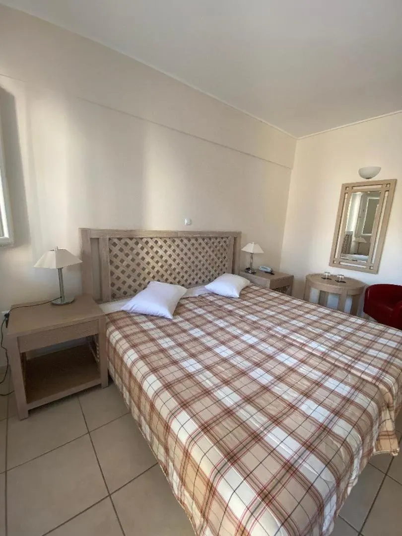 Bedroom, Bed in Alonissos Beach Bungalows And Suites Hotel
