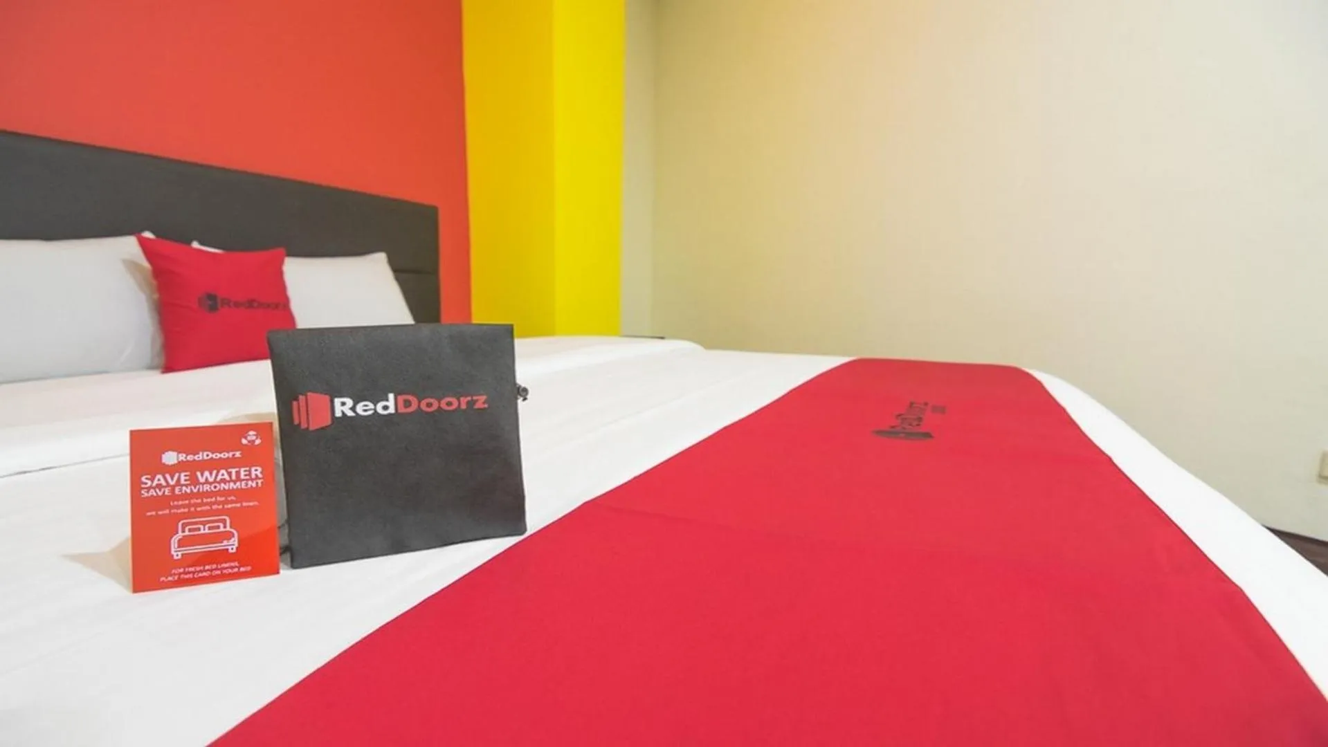 Bedroom, Bed in RedDoorz near ITC Mangga Dua