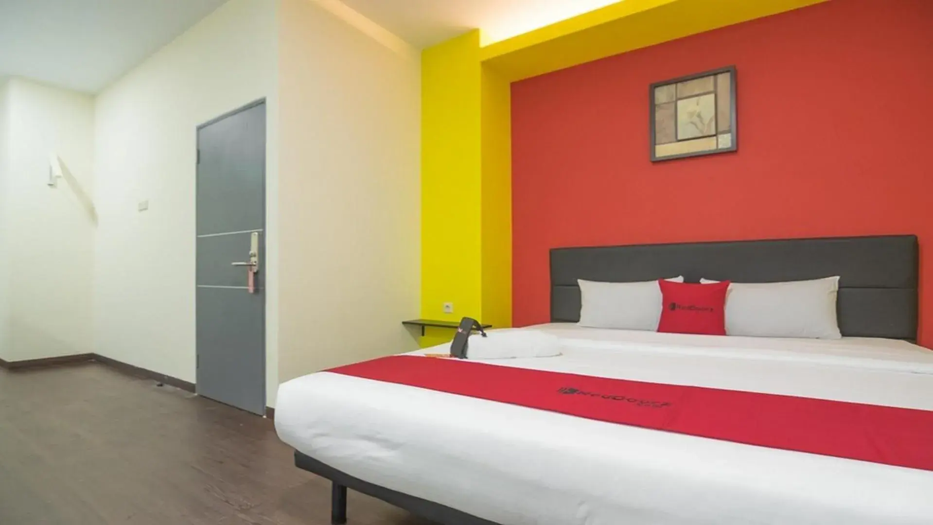 Bedroom, Bed in RedDoorz near ITC Mangga Dua Bedroom, Bed in RedDoorz near ITC Mangga Dua