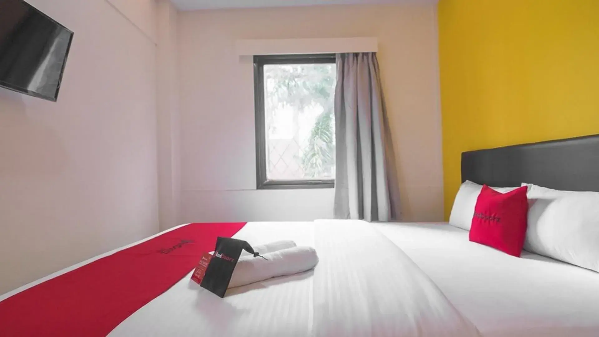 Bedroom, Bed in RedDoorz near ITC Mangga Dua Bedroom, Bed in RedDoorz near ITC Mangga Dua