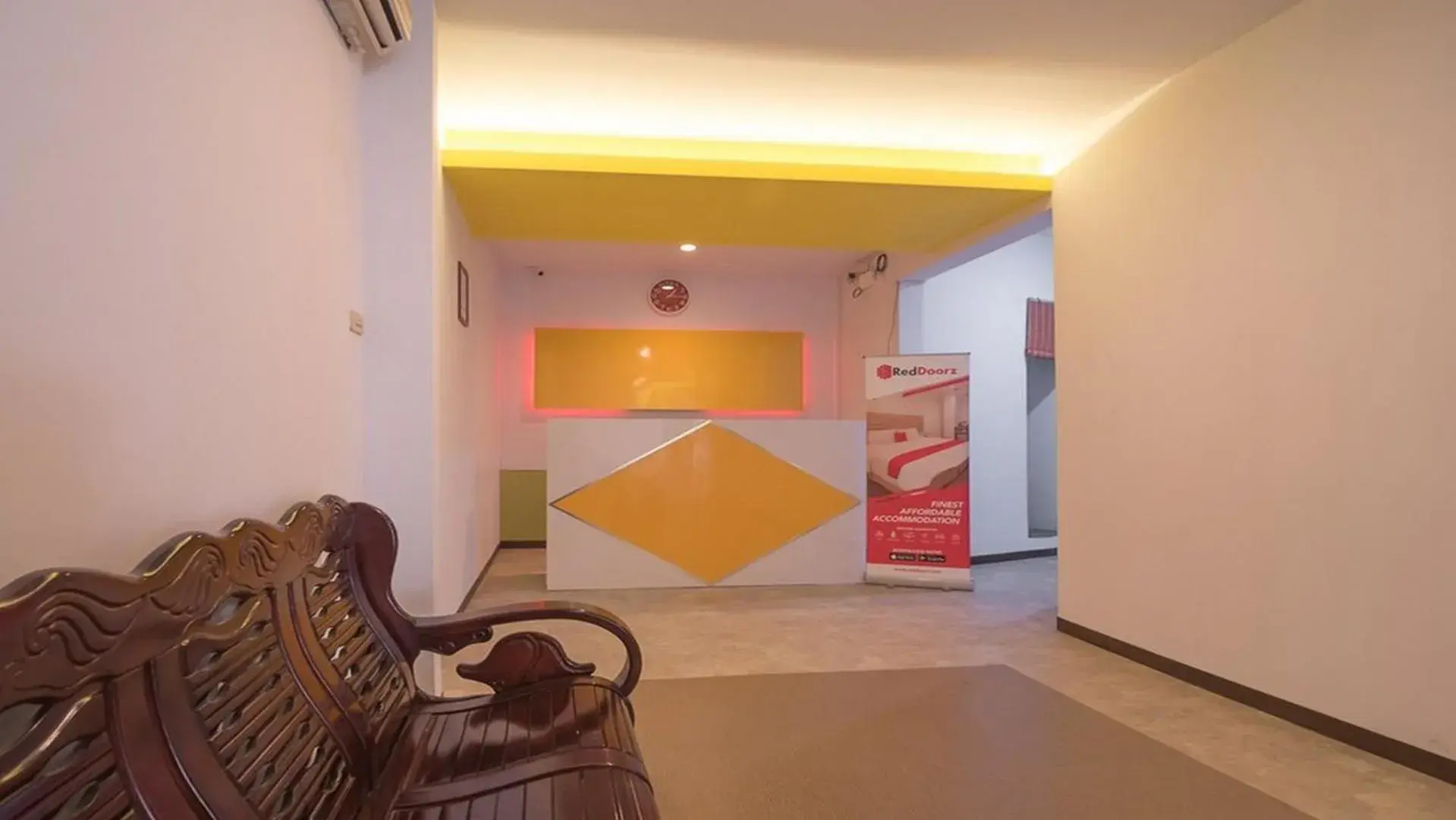 Lobby or reception in RedDoorz near ITC Mangga Dua Lobby or reception in RedDoorz near ITC Mangga Dua