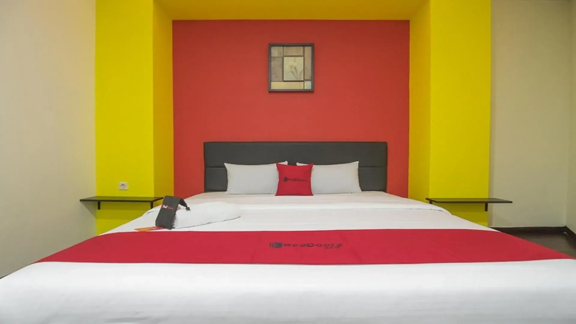 Bedroom, Bed in RedDoorz near ITC Mangga Dua Bedroom, Bed in RedDoorz near ITC Mangga Dua