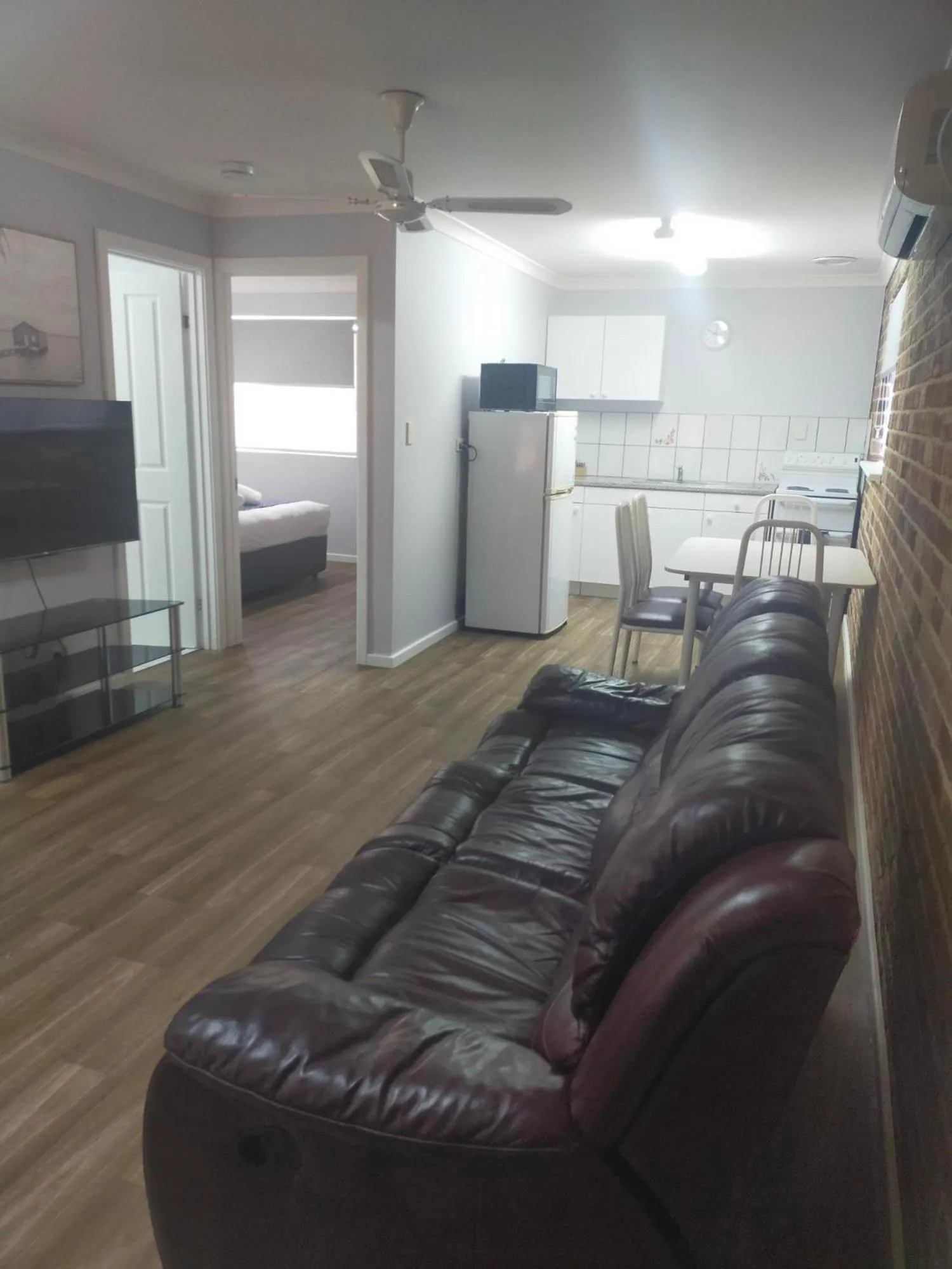 Living room in Bayview Motel