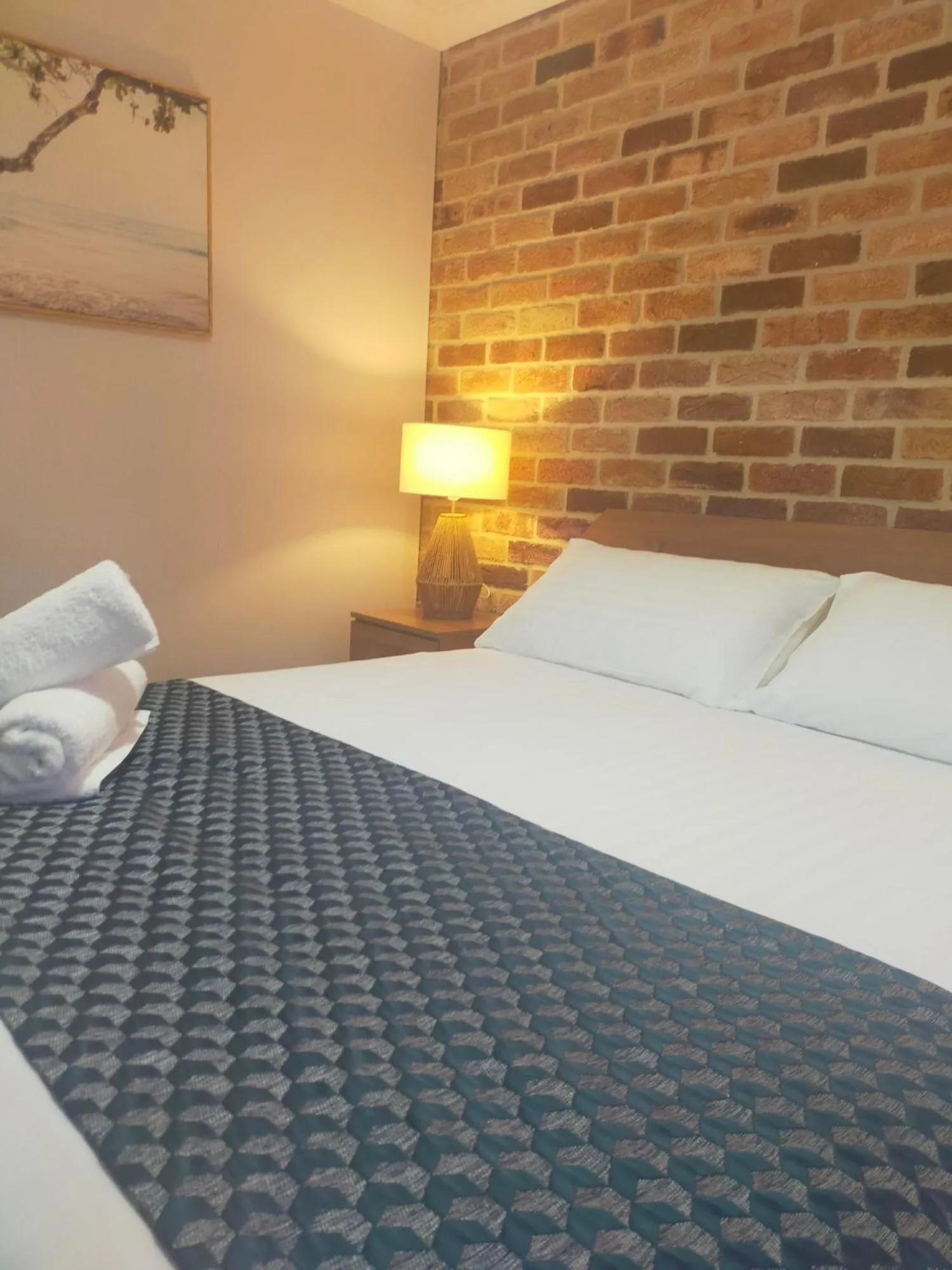 Bed in Bayview Motel