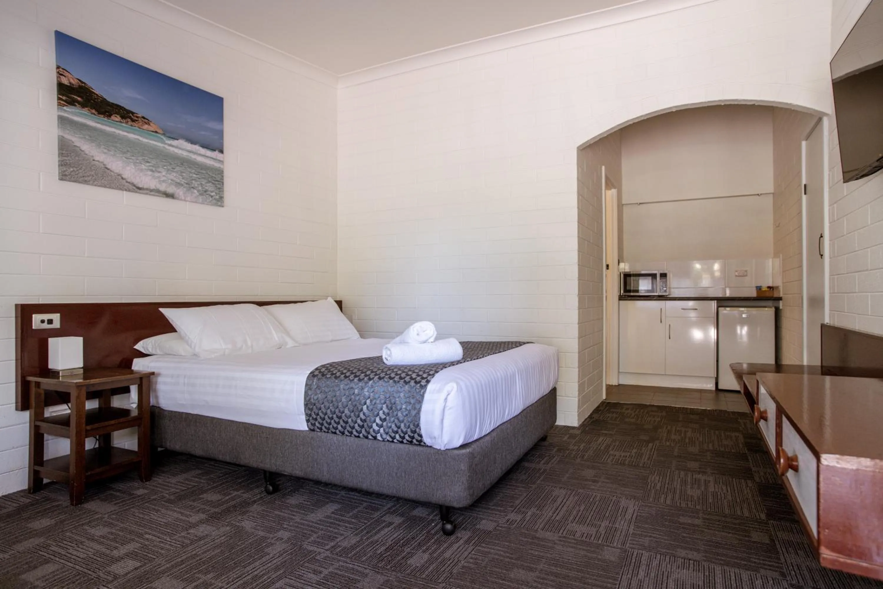 Bed in Bayview Motel