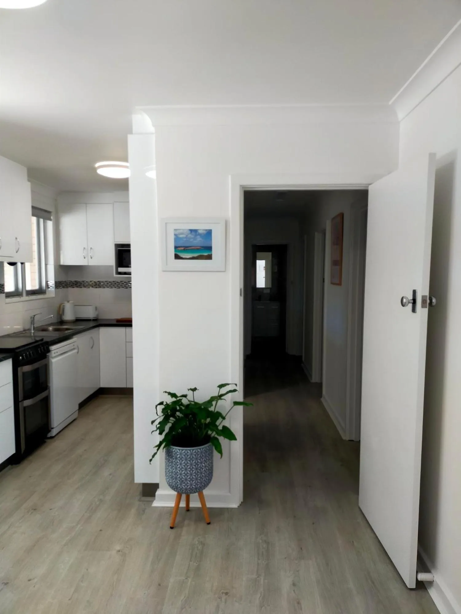 kitchen in Bayview Motel