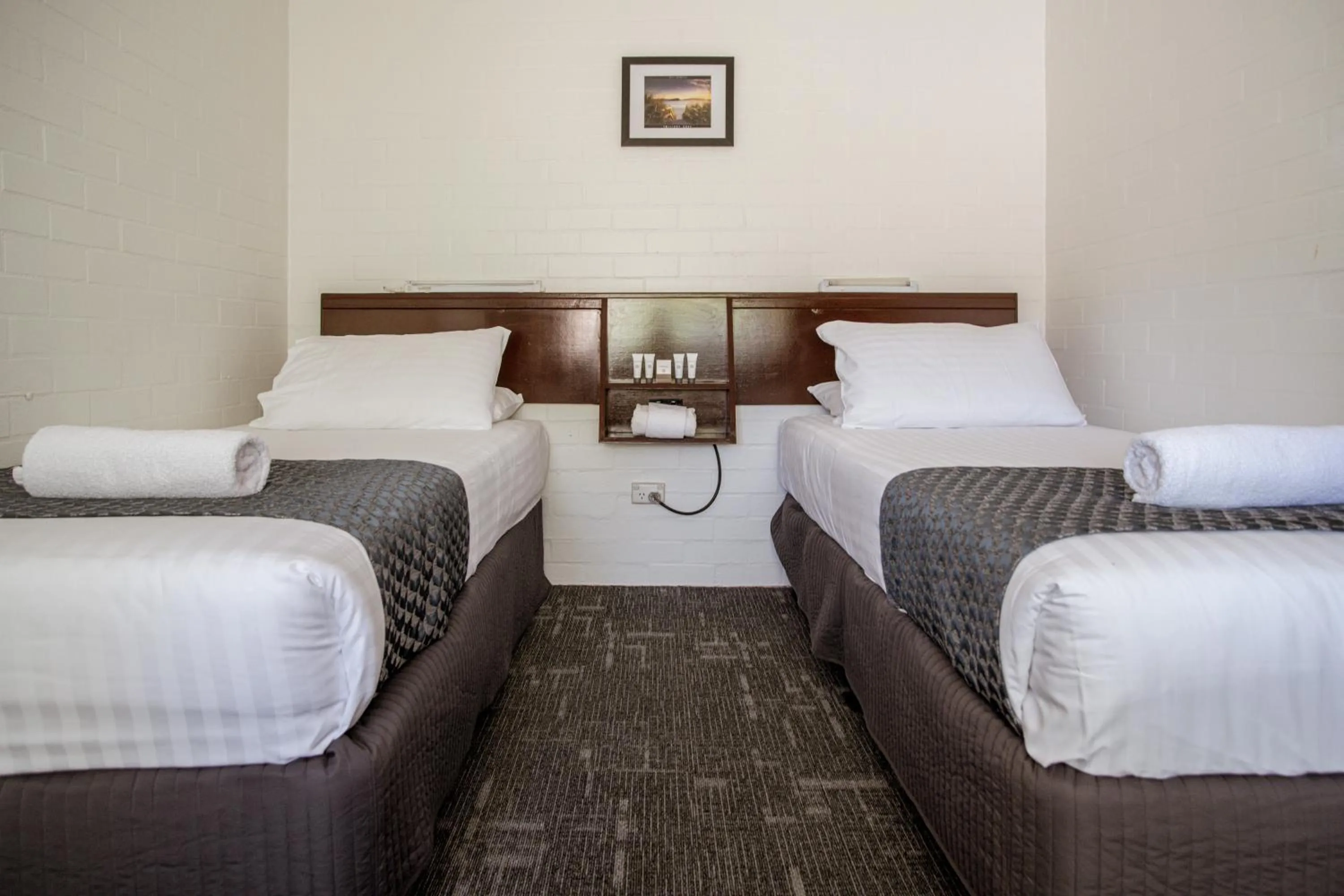 Bed in Bayview Motel