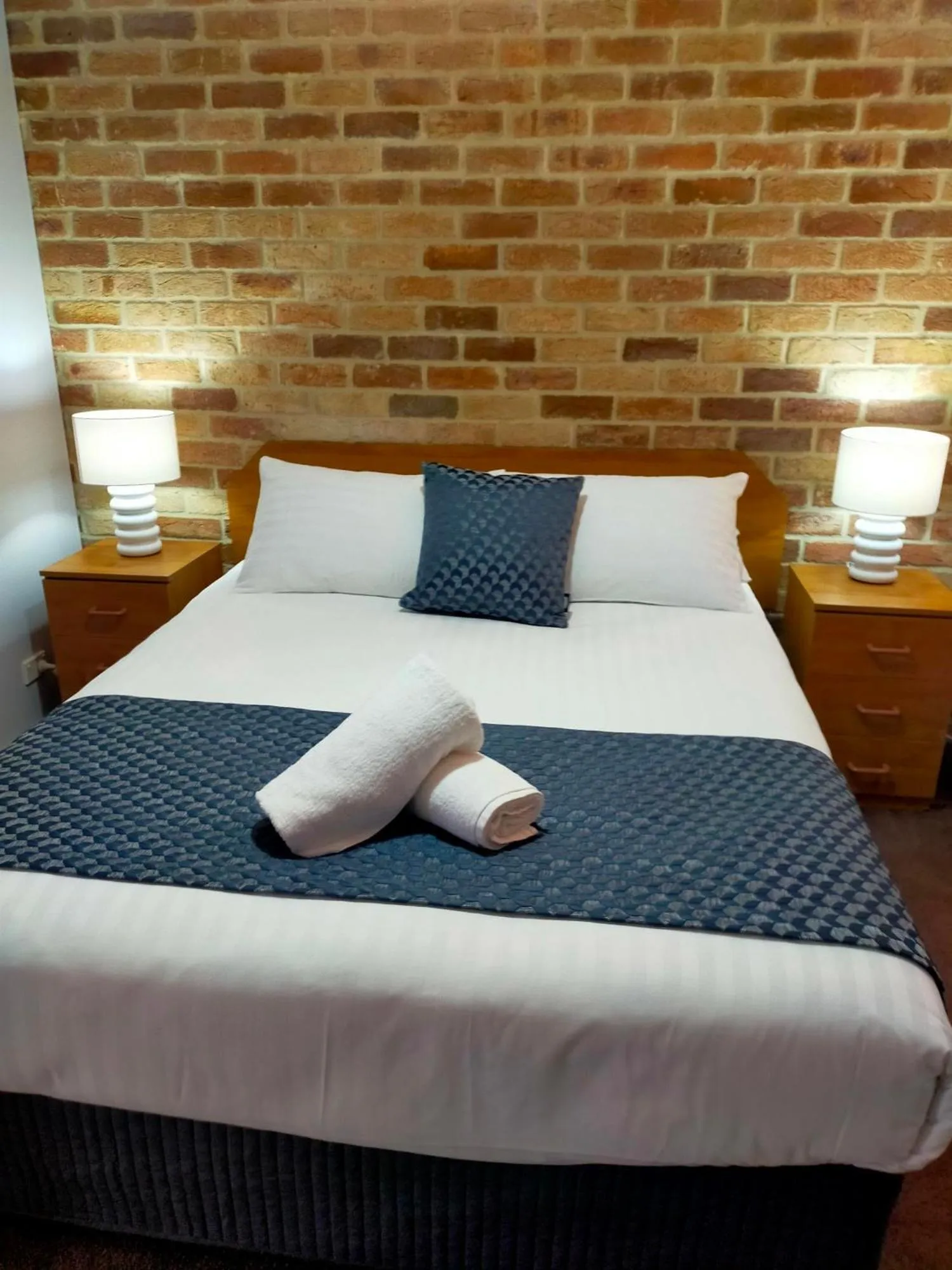 Bed in Bayview Motel