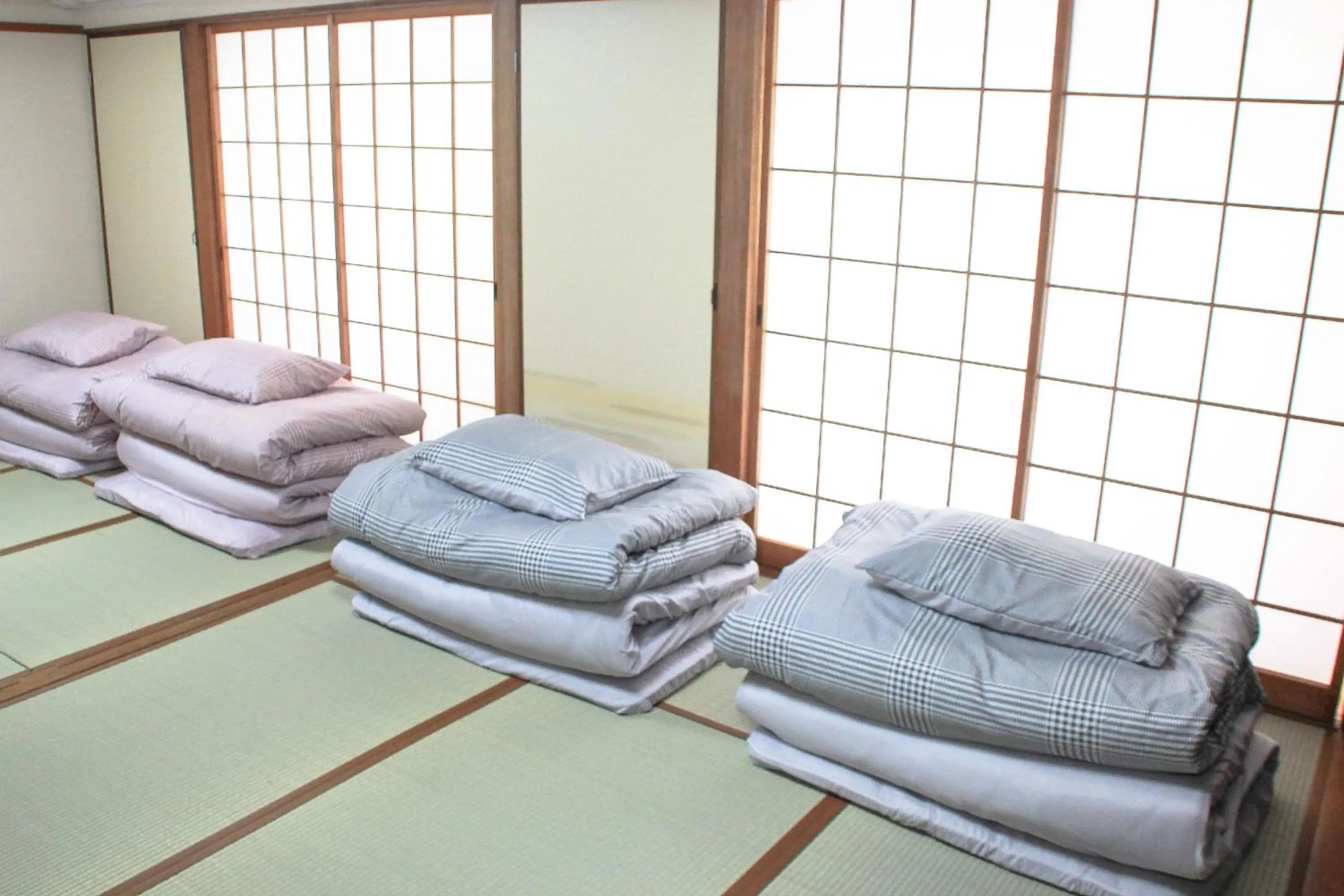 Photo of the whole room, Bed in Beppu Kannawa Onsen HIROMIYA