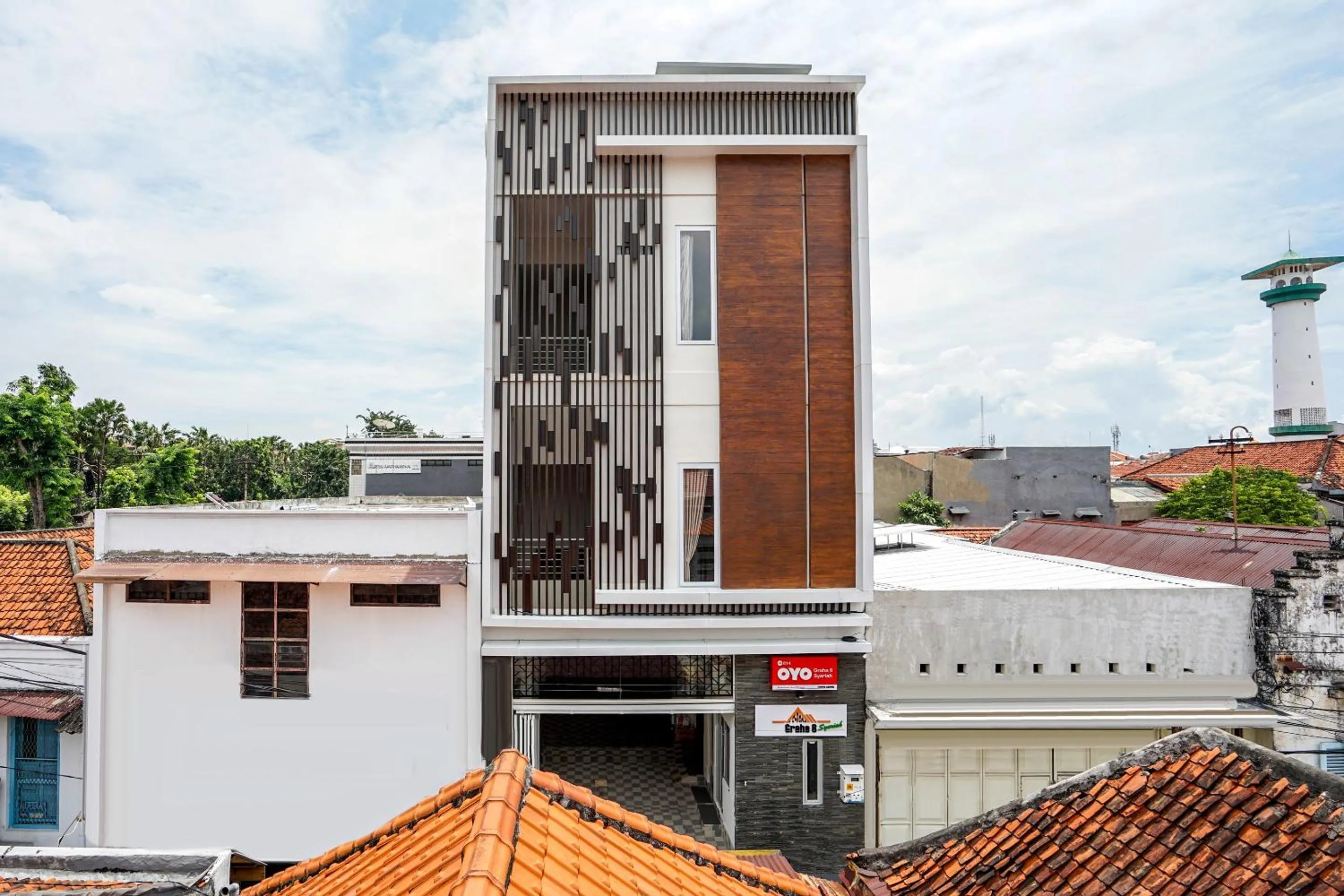 Facade/entrance in Super OYO Capital O 614 Graha 8 Syariah