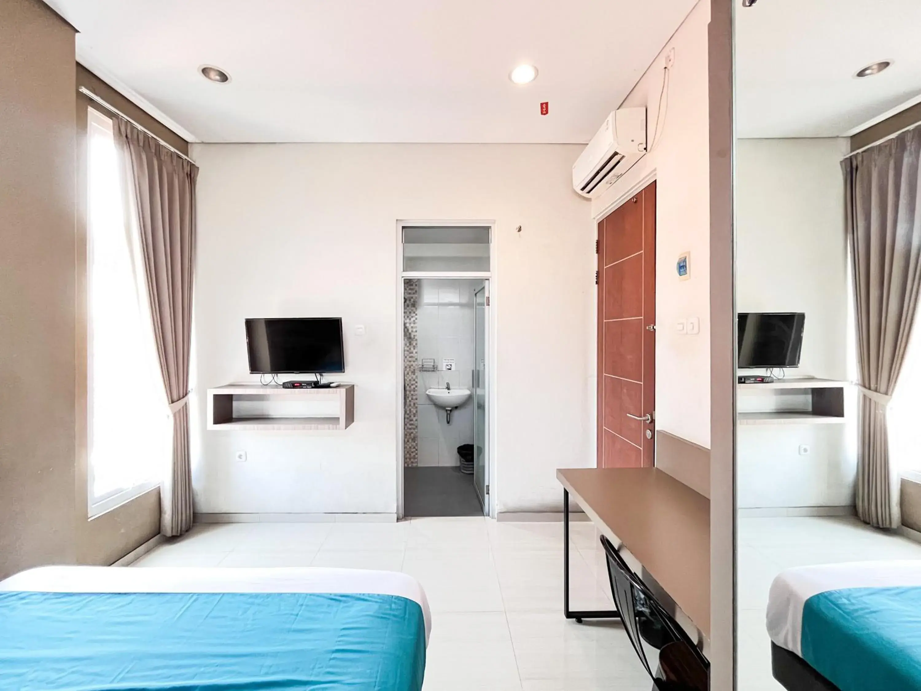 Bedroom, Bed in Urbanview Hotel Syariah Graha 8 Bubutan Surabaya Bedroom, Bed in Urbanview Hotel Syariah Graha 8 Bubutan Surabaya