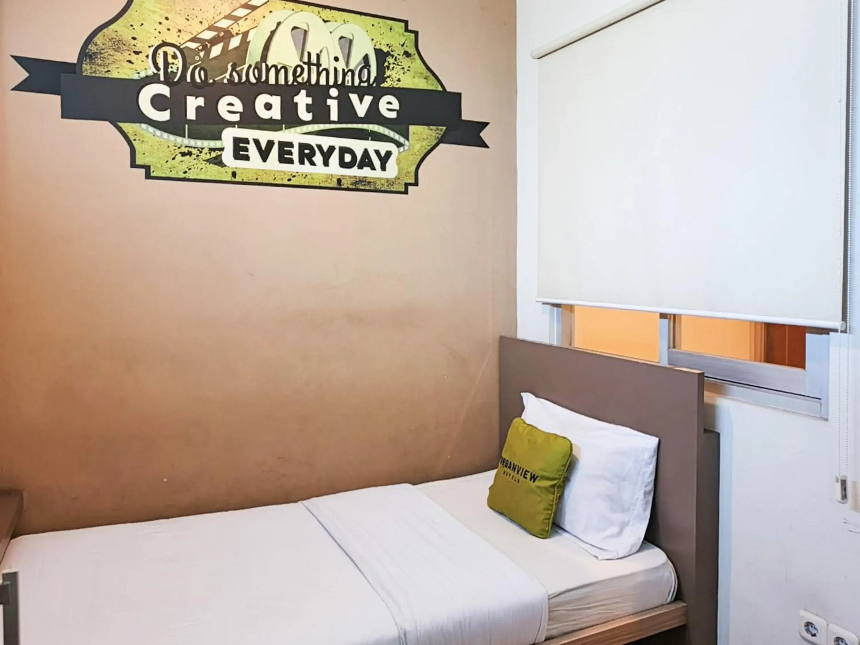 Bedroom, Bed in Urbanview Hotel Syariah Graha 8 Bubutan Surabaya Bedroom, Bed in Urbanview Hotel Syariah Graha 8 Bubutan Surabaya