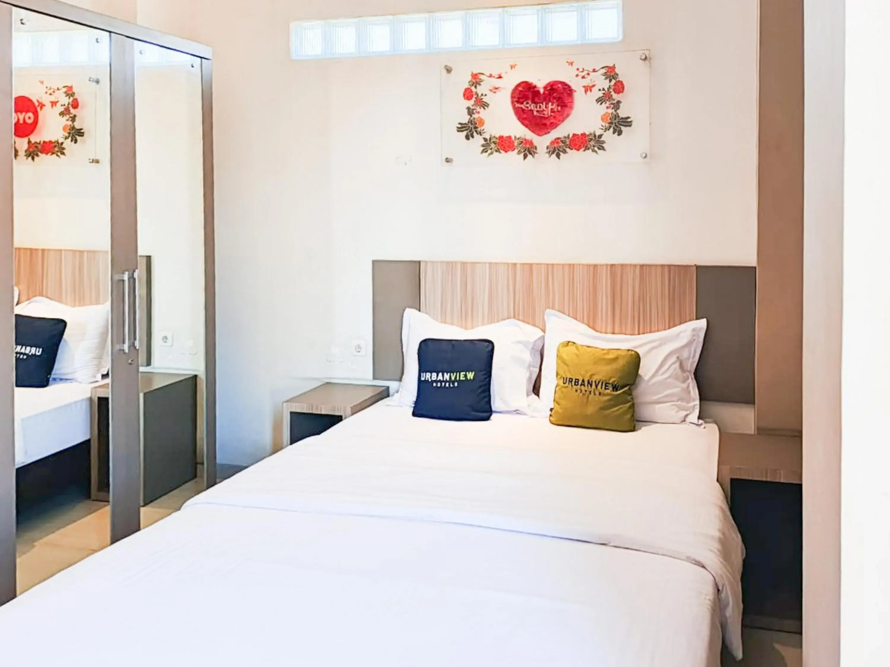 Bedroom, Bed in Urbanview Hotel Syariah Graha 8 Bubutan Surabaya Bedroom, Bed in Urbanview Hotel Syariah Graha 8 Bubutan Surabaya