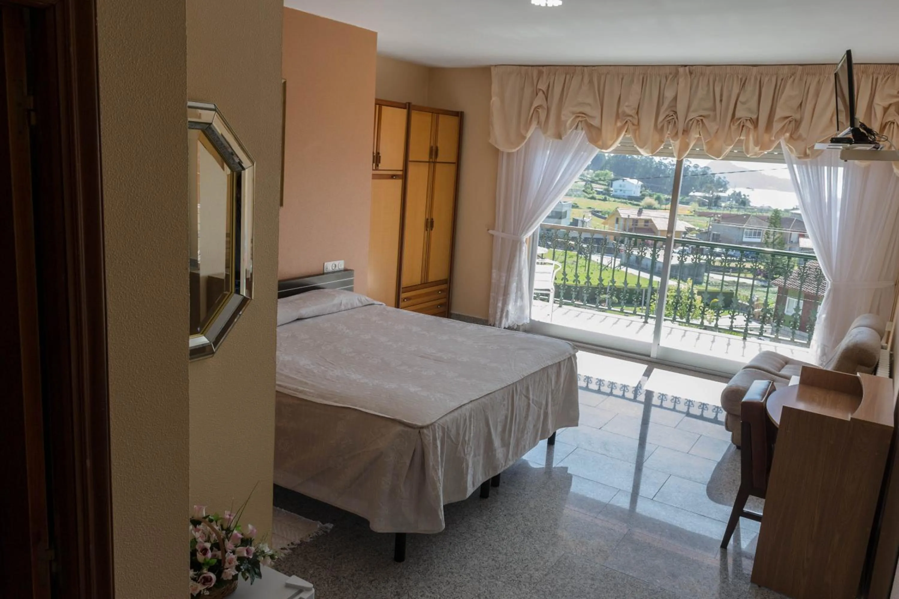 Photo of the whole room in Hotel Galicia