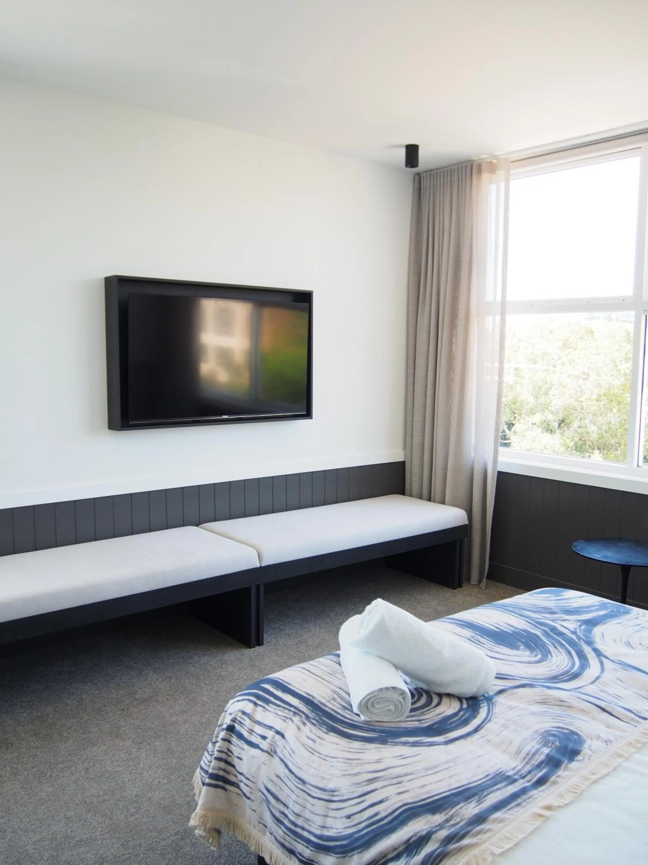 TV and multimedia, Bed in Barrys Beach Road Hotel