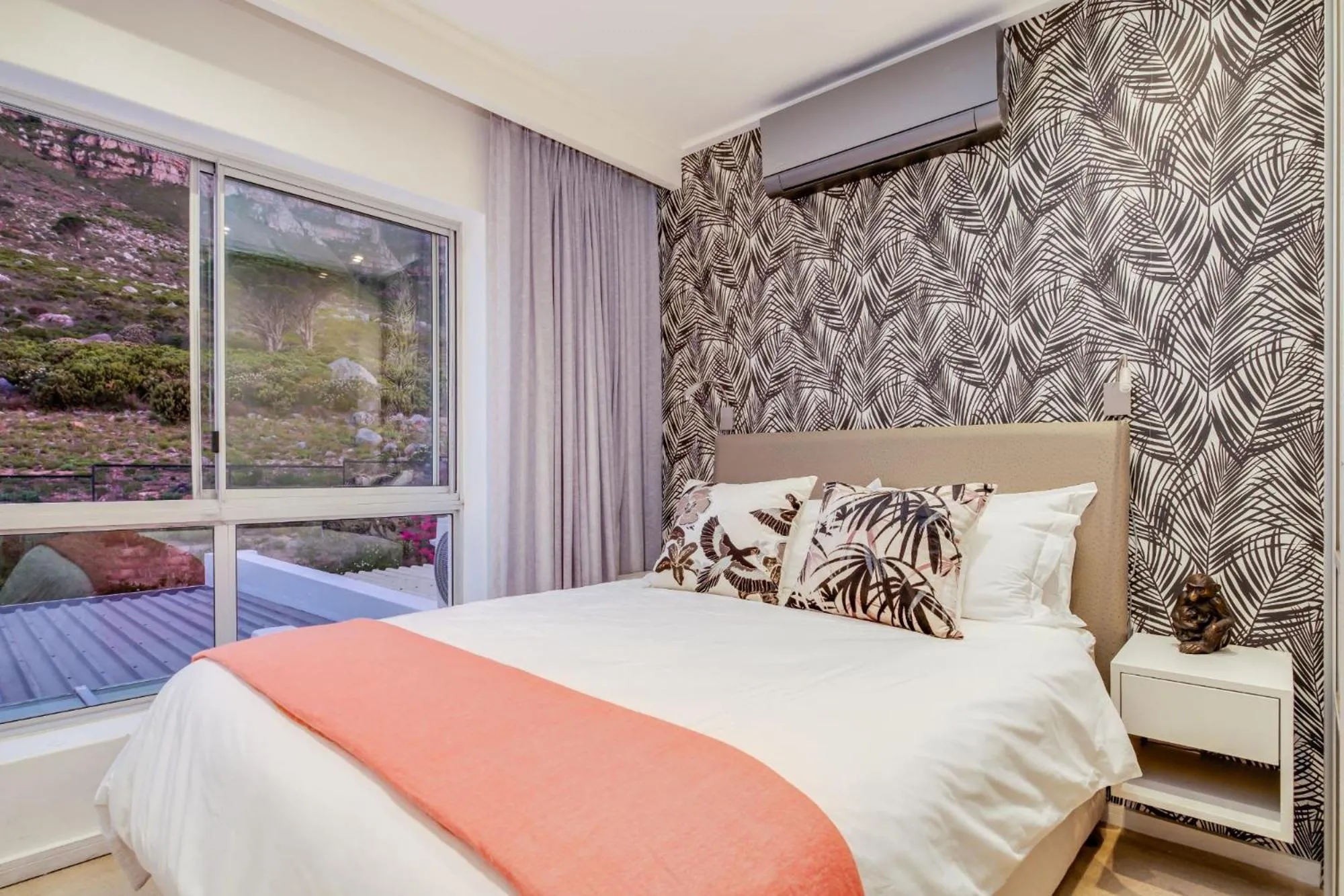 Bed in Malibu