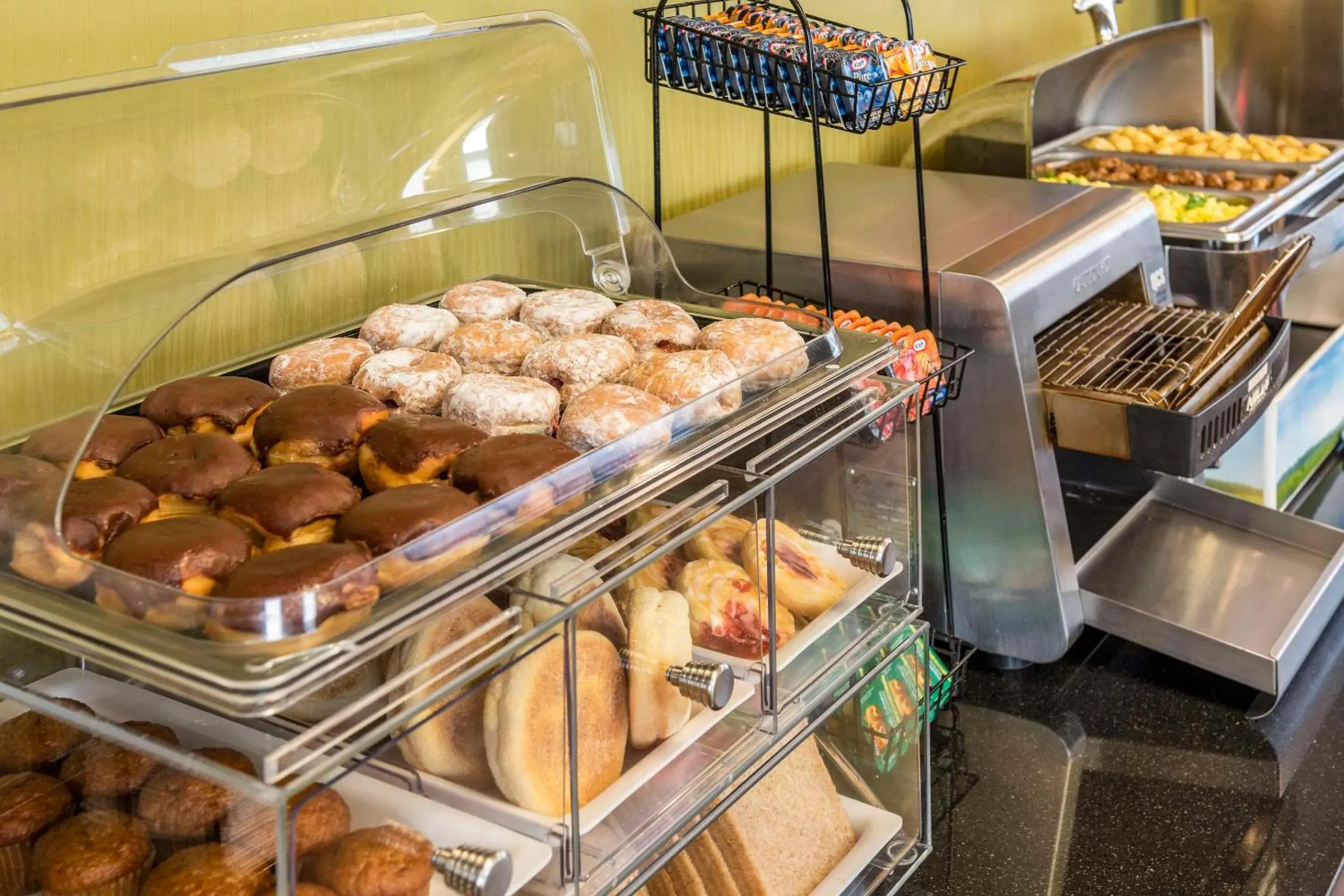 Breakfast in Comfort Inn Breakfast in Comfort Inn