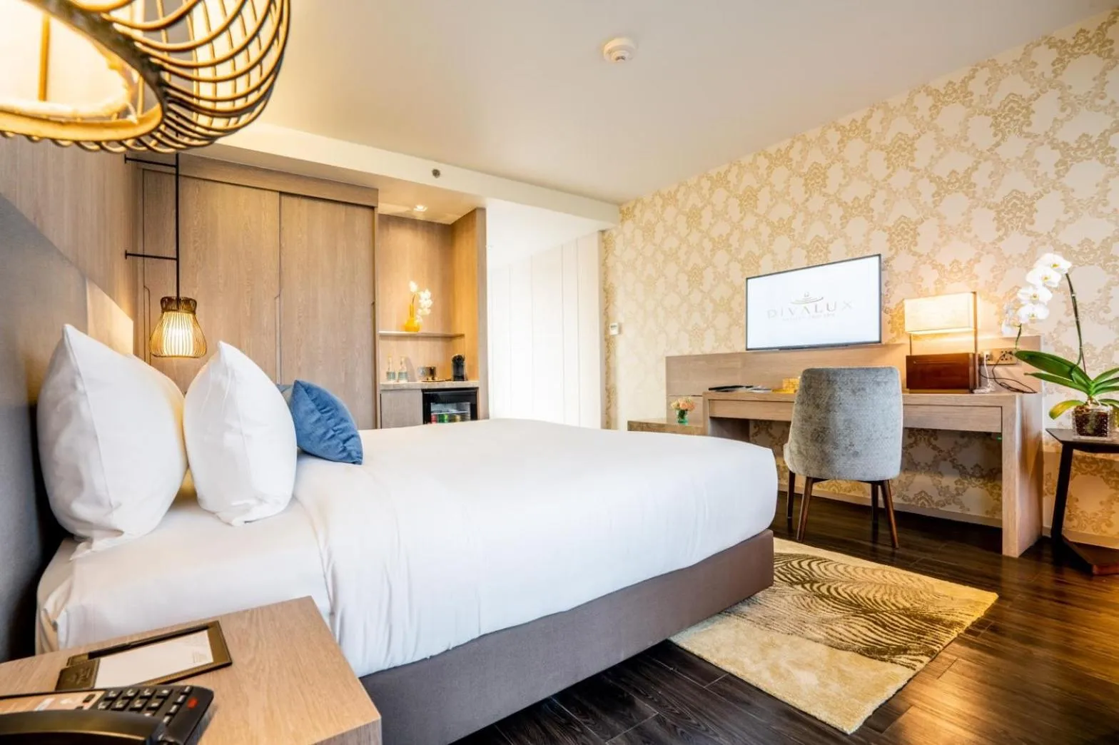 Photo of the whole room, Bed in Divalux Resort & Spa Bangkok, Suvarnabhumi Airport-Free Shuttle