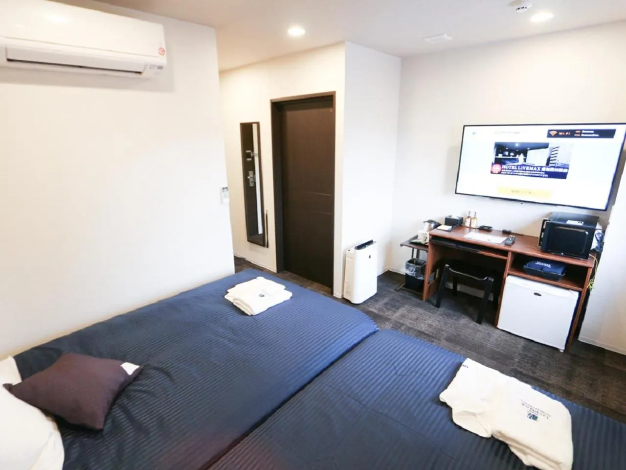 Bed in HOTEL LiVEMAX Aichi Toyota Ekimae