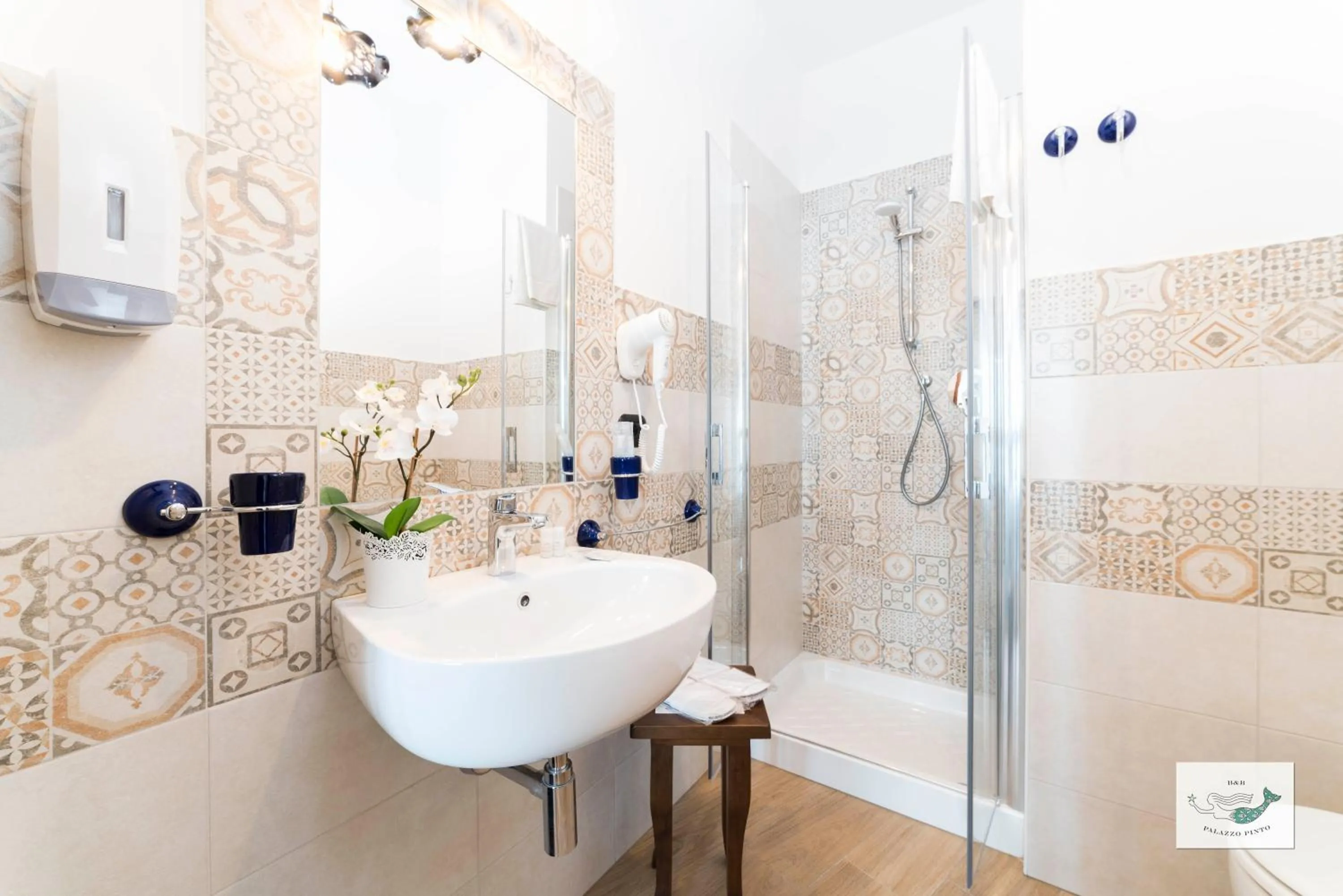 Shower in B&B Palazzo Pinto 2