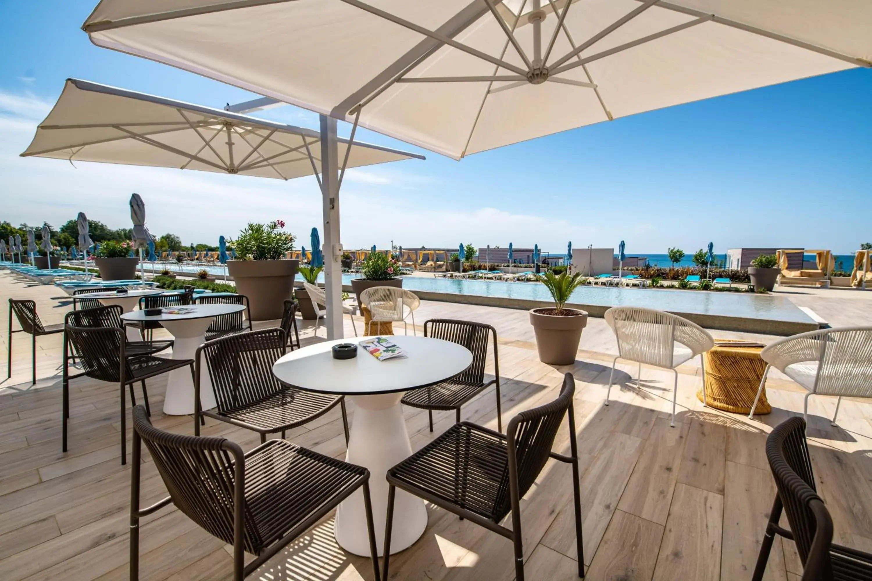 Lounge or bar in Arena Grand Kazela Camping Homes Lounge or bar in Arena Grand Kazela Camping Homes