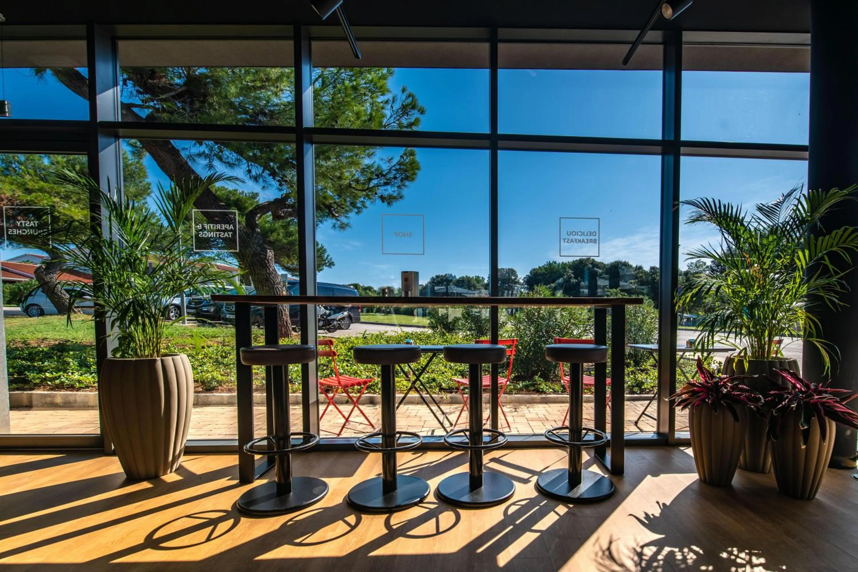 Lounge or bar in Arena Grand Kazela Camping Homes