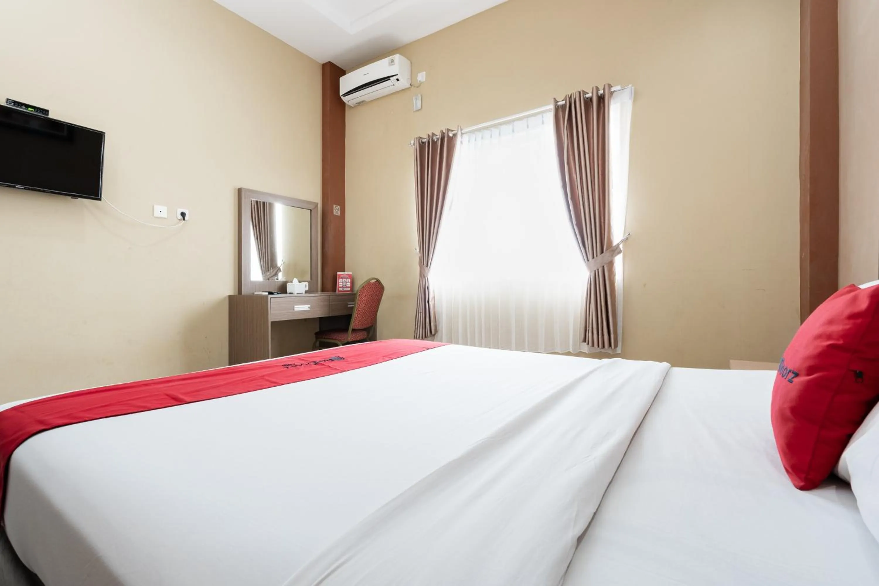 Bedroom, Bed in RedDoorz near Islamic Center Samarinda