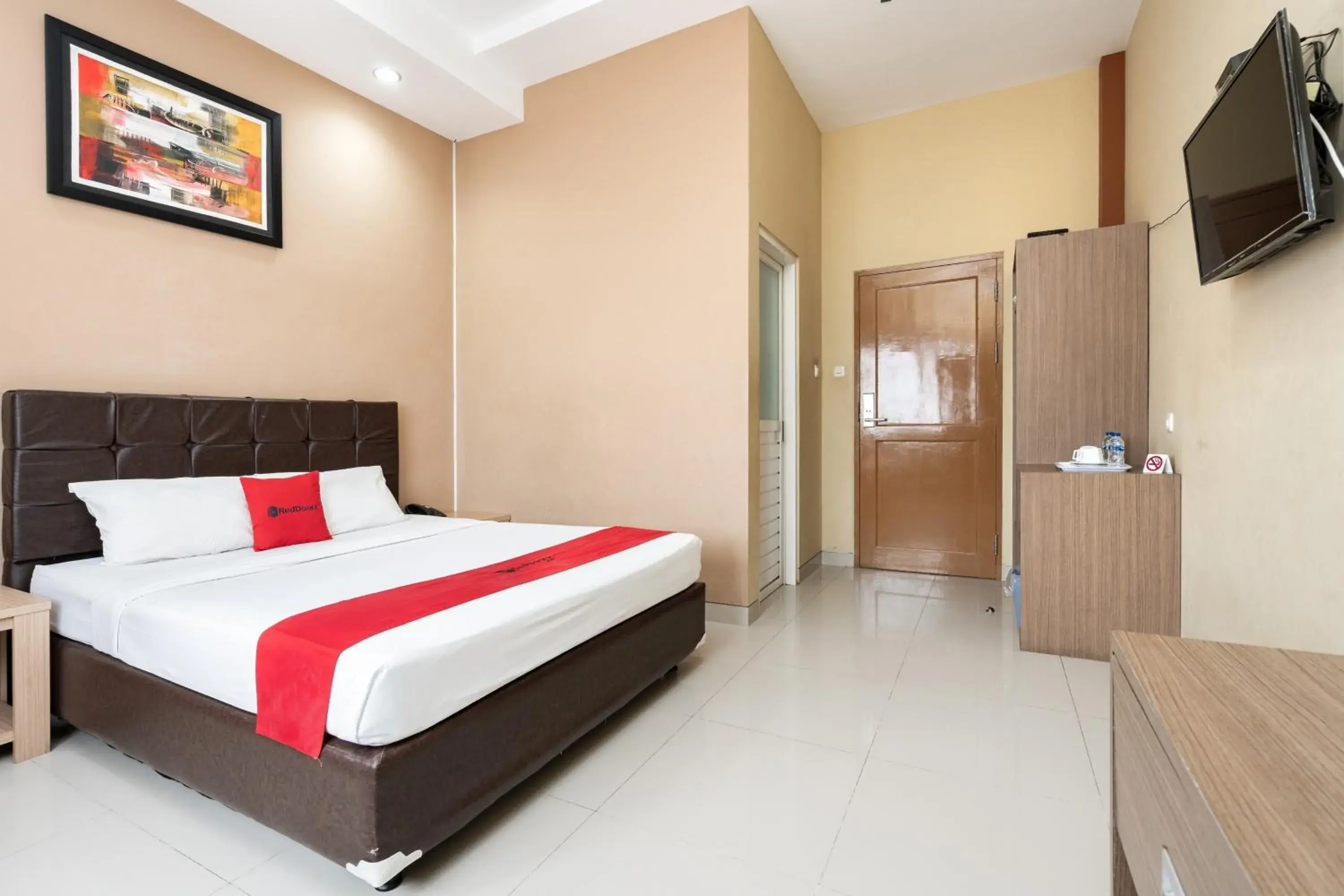 Bedroom, Bed in RedDoorz near Islamic Center Samarinda Bedroom, Bed in RedDoorz near Islamic Center Samarinda