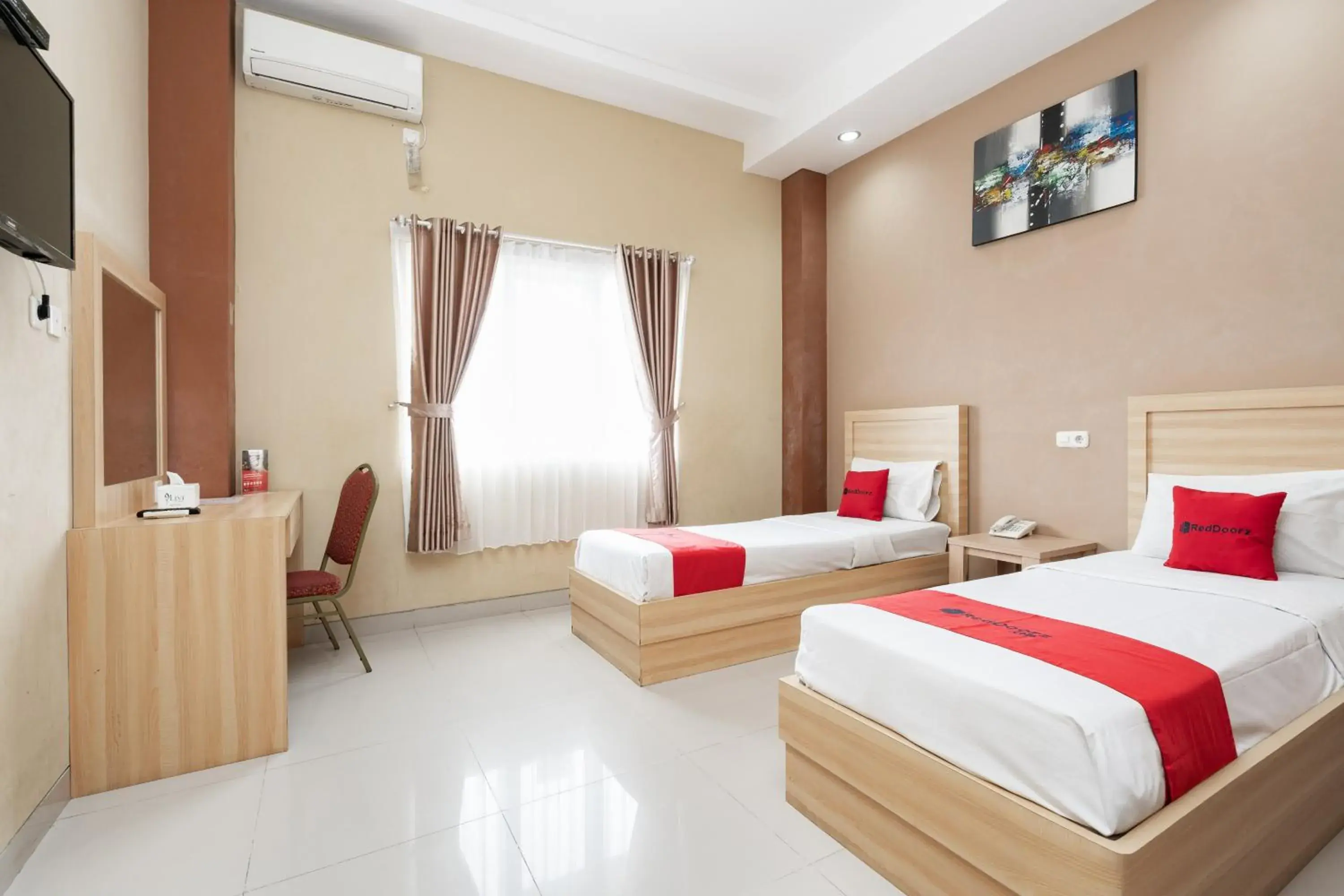 Bedroom, Bed in RedDoorz near Islamic Center Samarinda Bedroom, Bed in RedDoorz near Islamic Center Samarinda