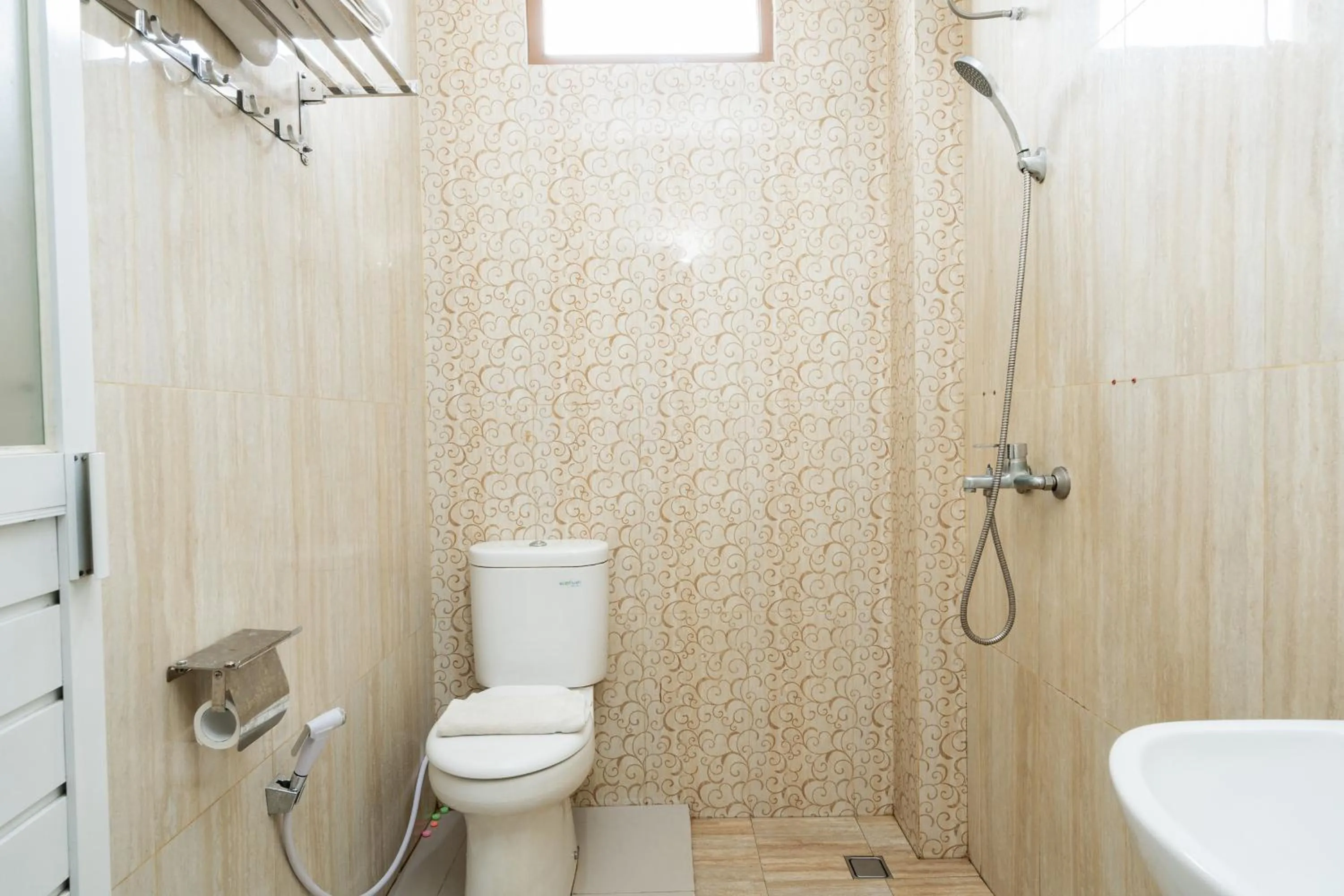 Bathroom in RedDoorz near Islamic Center Samarinda