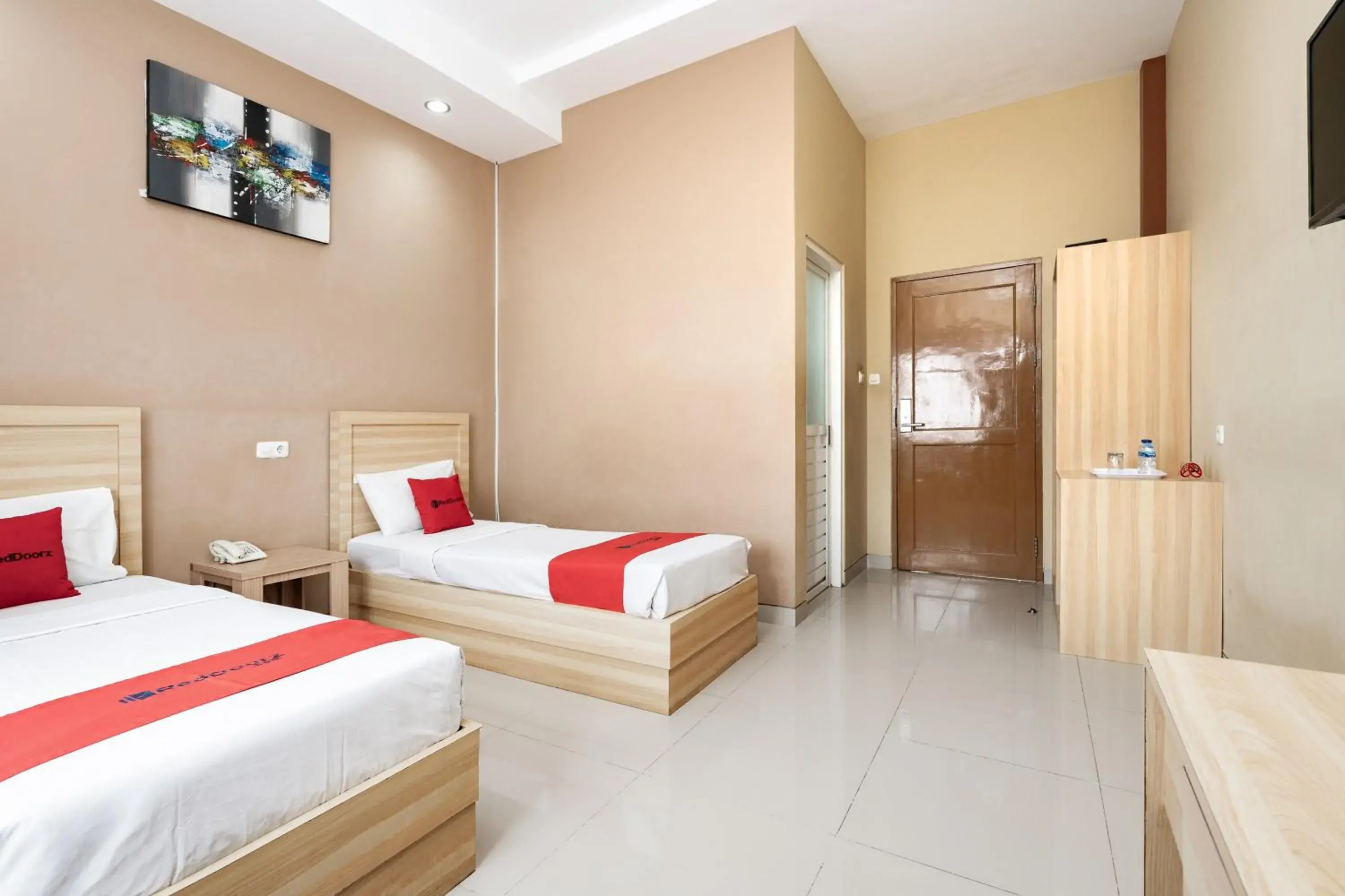 Bedroom, Bed in RedDoorz near Islamic Center Samarinda Bedroom, Bed in RedDoorz near Islamic Center Samarinda