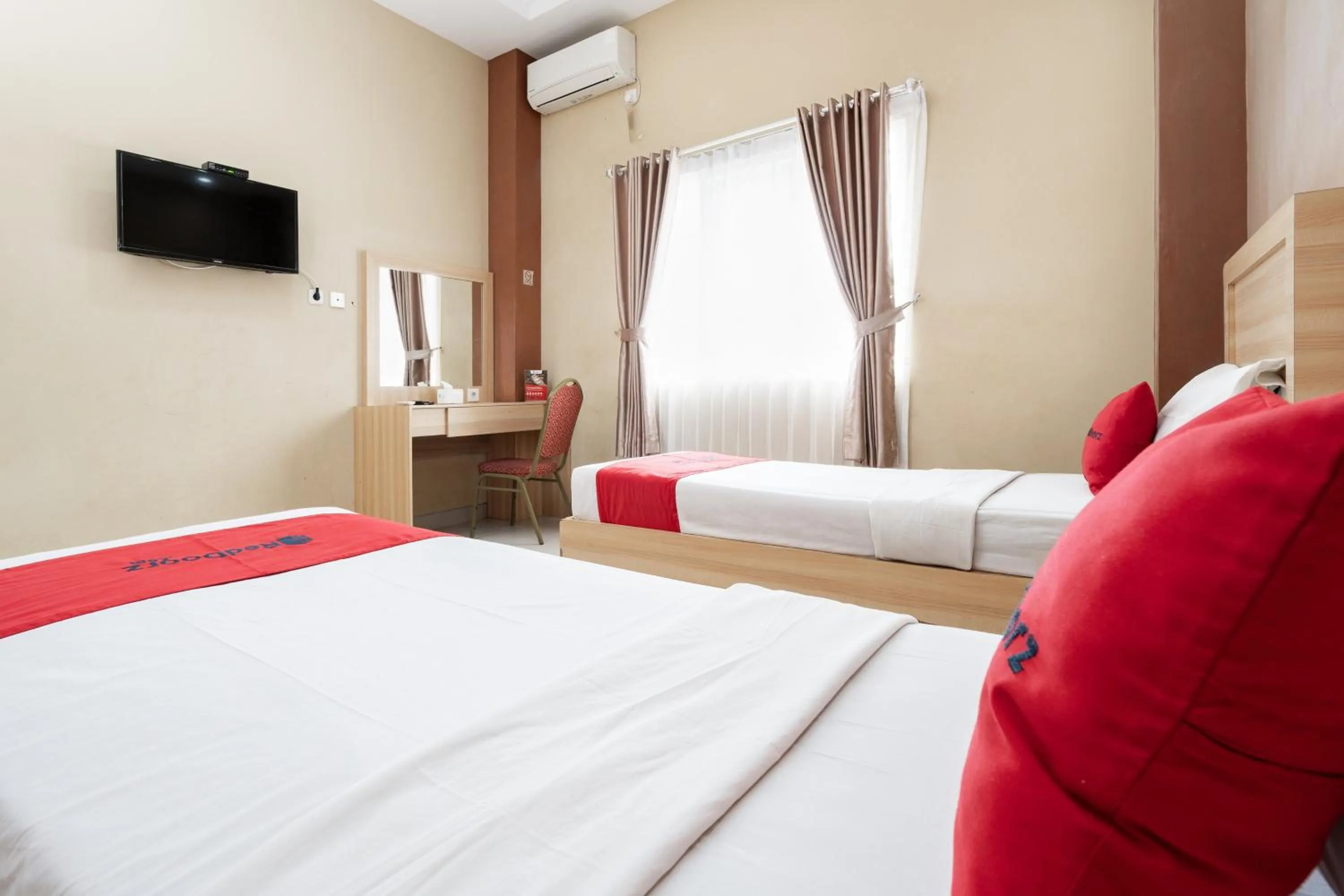 Bedroom, Bed in RedDoorz near Islamic Center Samarinda